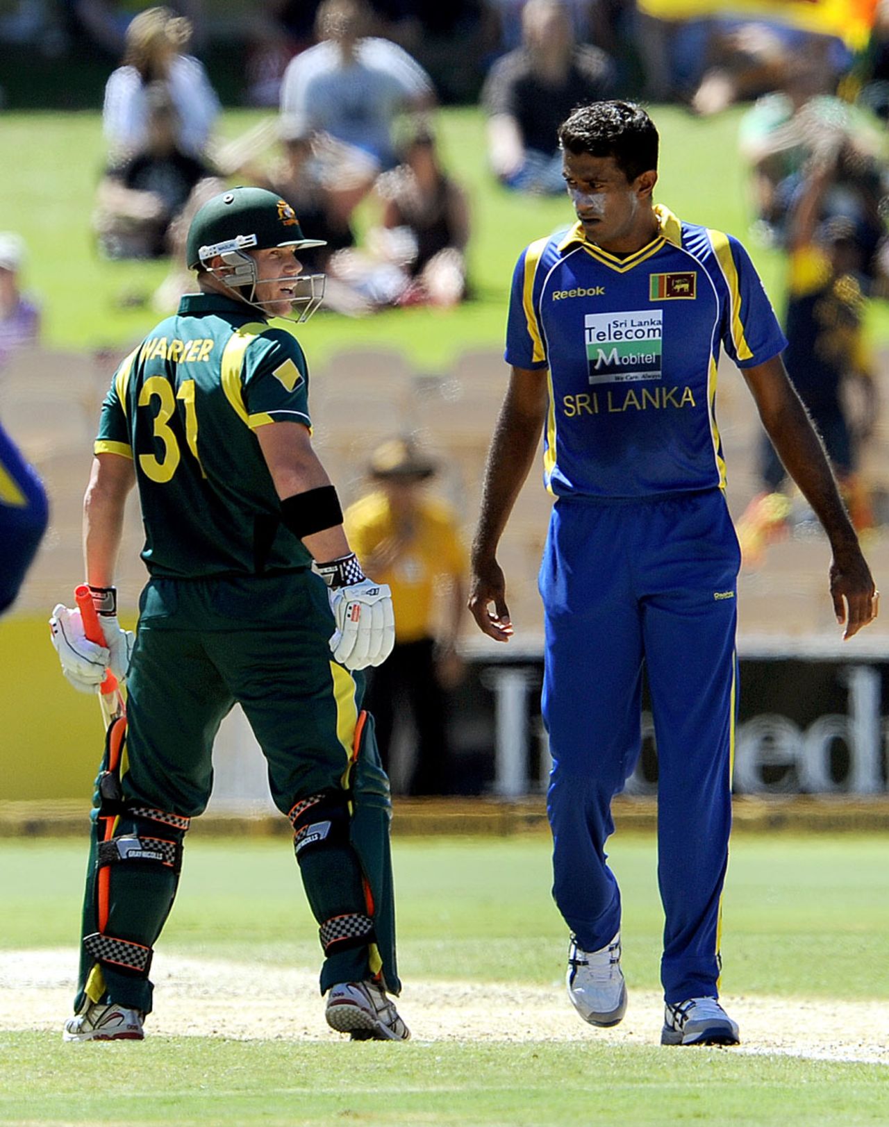 David Warner and Farveez Maharoof exchange words, Australia v Sri Lanka, CB Series, 3rd final, Adelaide, March 8, 2012