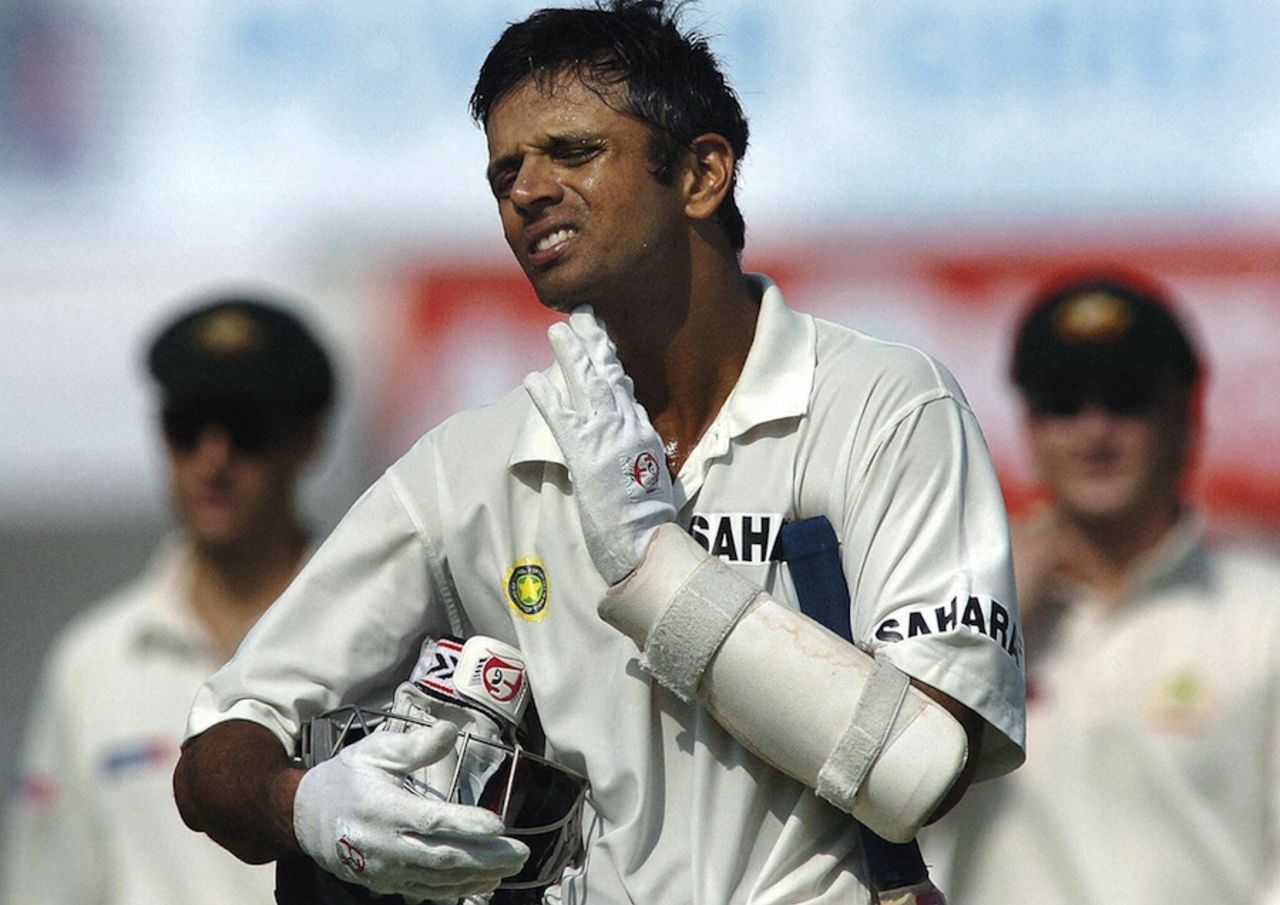 Rahul Dravid was hit by a bouncer from Michael Kasprowicz, India v Australia, 3rd Test, Nagpur, 4th day, October 29, 2004