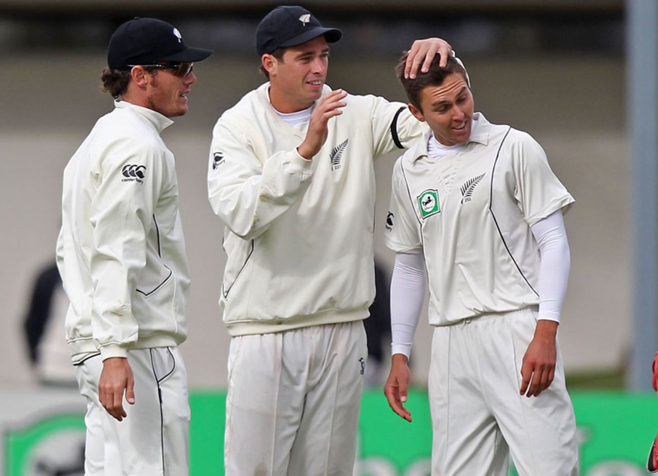 Tim Southee congratulates Trent Boult on getting the wicket of Jacques Kallis, New Zealand v South Africa, 1st Test, Dunedin, 4th day, March 10, 2012