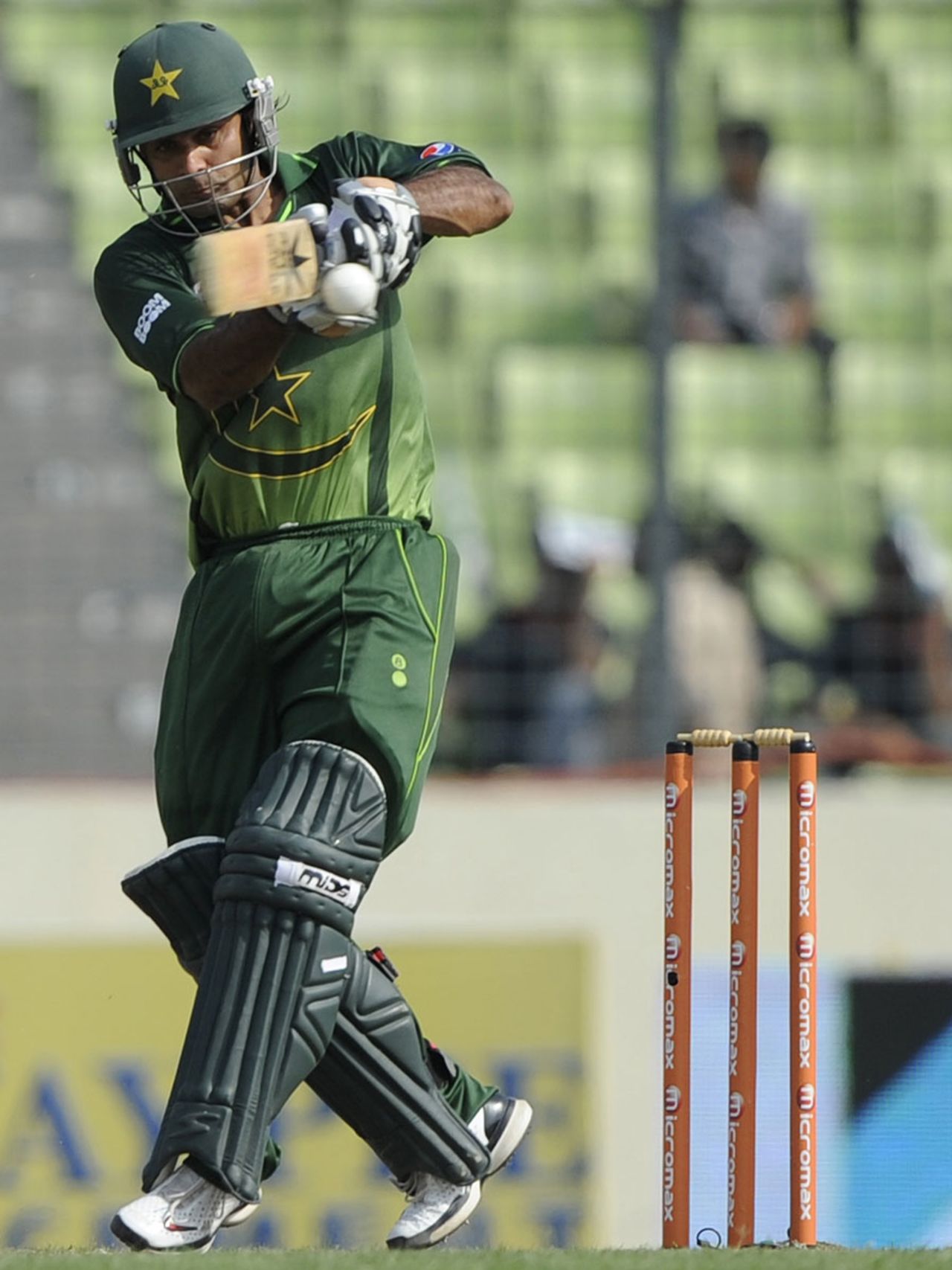 Mohammad Hafeez pulls during his 89, Bangladesh v Pakistan, Asia Cup, Mirpur, March 11, 2012