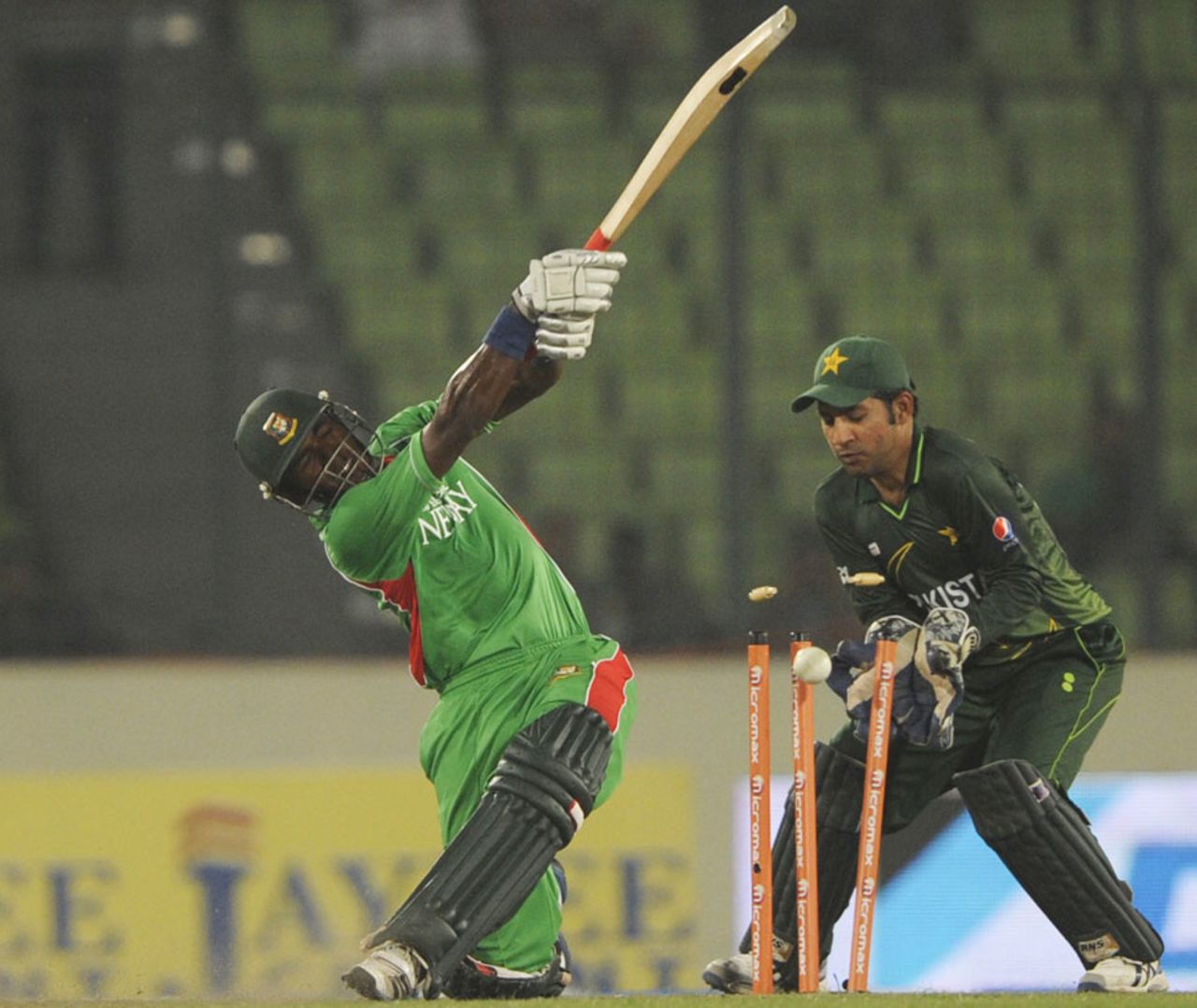 Jahurul Islam is bowled, Bangladesh v Pakistan, Asia Cup, Mirpur, March 11, 2012