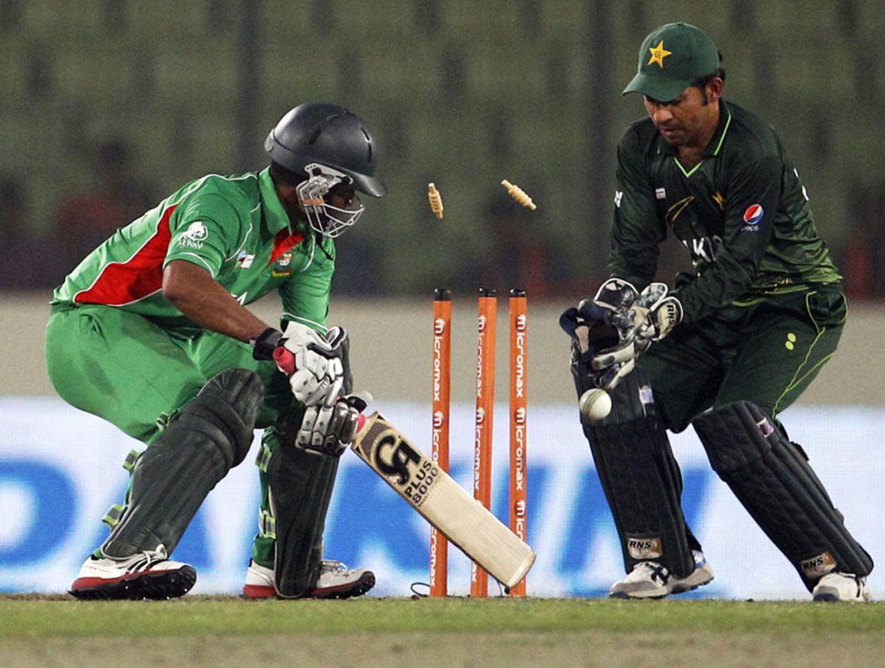 Tamim Iqbal is cleaned up, Bangladesh v Pakistan, Asia Cup, Mirpur, March 11, 2012
