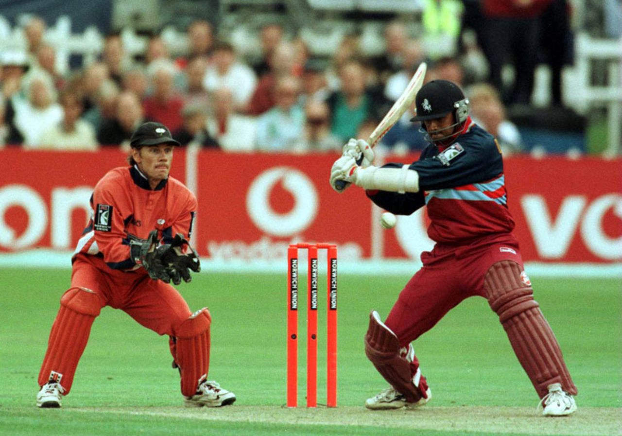 Rahul Dravid bats, Kent Spitfires v Yorkshire Phoenix, Norwich Union Division One, St. Lawrence Ground, Canterbury, Kent