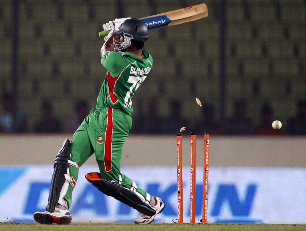 Shakib Al Hasan misses and is bowled, Bangladesh v Pakistan, Asia Cup, Mirpur, March 11, 2012