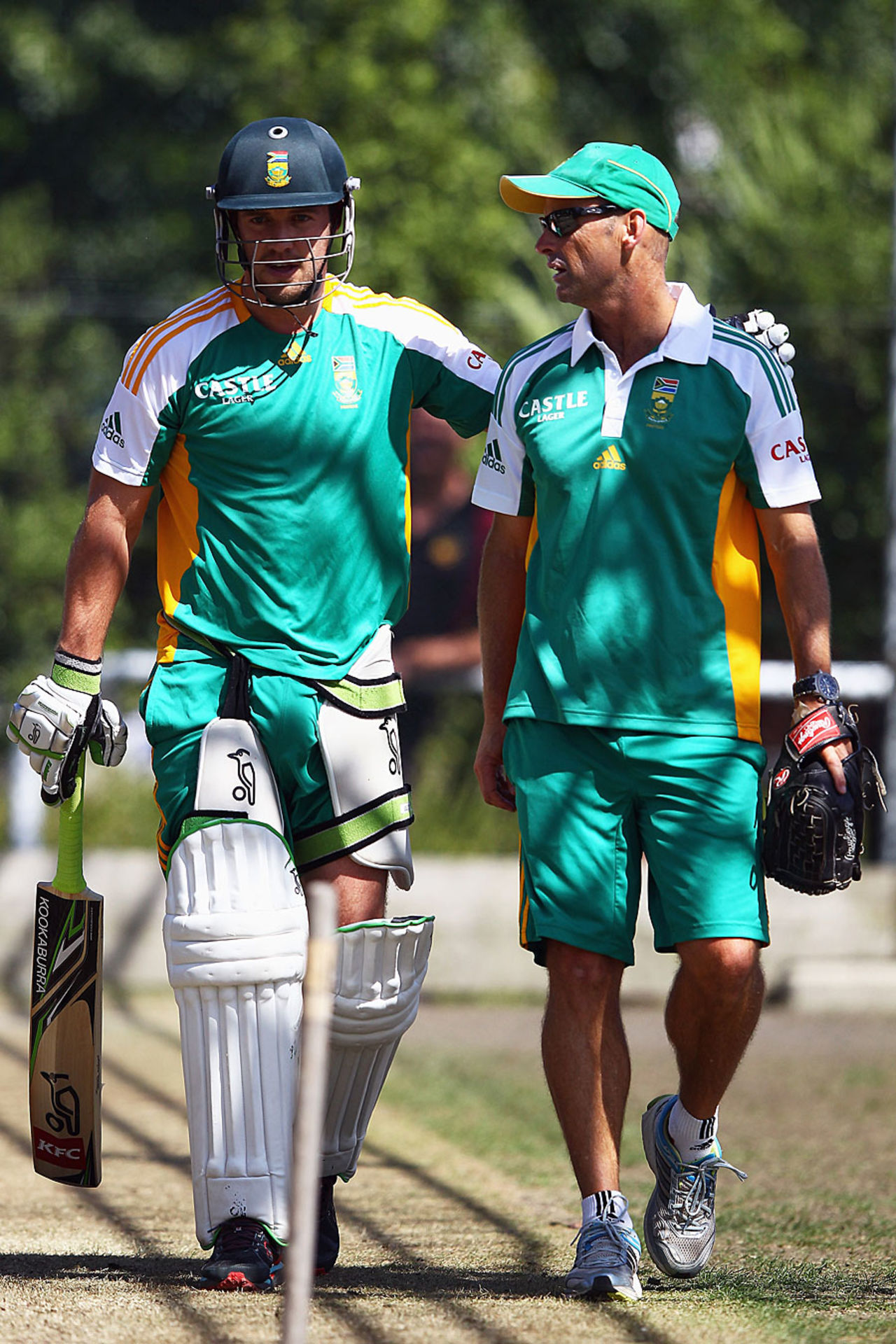 South Africa coach Gary Kirsten has a chat with AB de Villiers, Hamilton, March 14, 2012