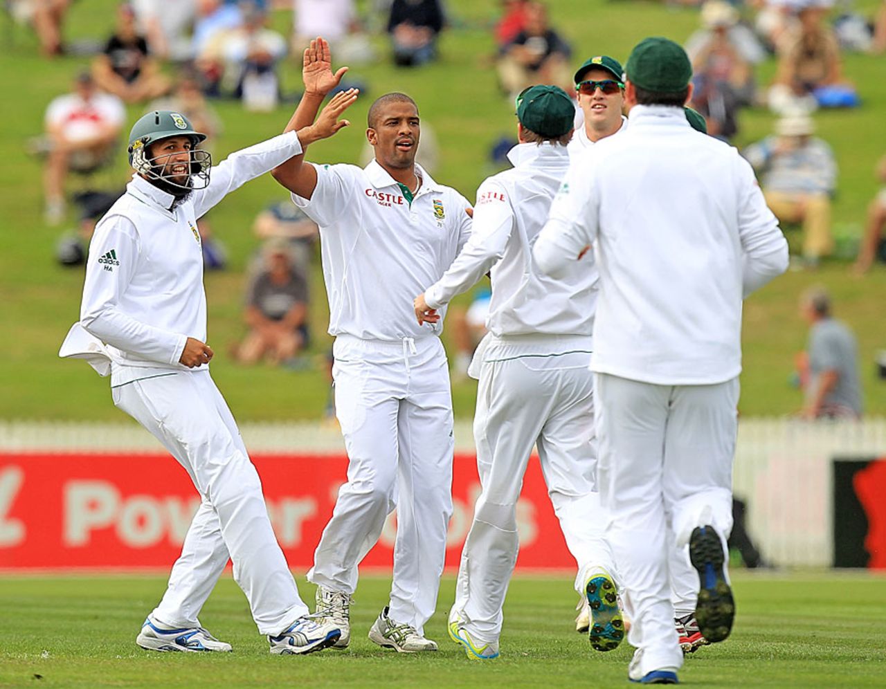 Vernon Philander dismissed Rob Nicol early on, New Zealand v South Africa, 2nd Test, Hamilton, 1st day, March 15, 2012