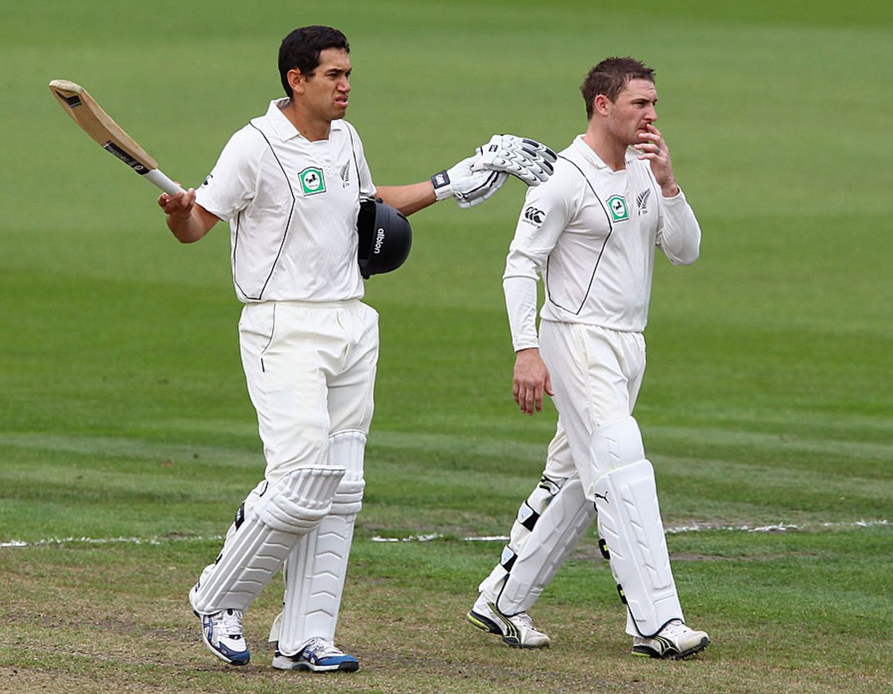 Ross Taylor and Brendon McCullum await the physio, New Zealand v South Africa, 2nd Test, Hamilton, 1st day, March 15, 2012