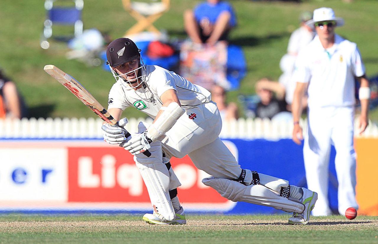 Kane Williamson showed stiff resistance, New Zealand v South Africa, 2nd Test, Hamilton, 2nd day, March 16, 2012