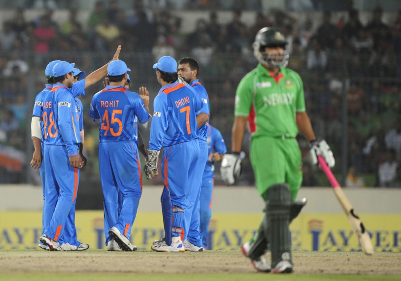 India celebrate Nazimuddin's wicket, Bangladesh v India, Asia Cup, Mirpur, March 16, 2012