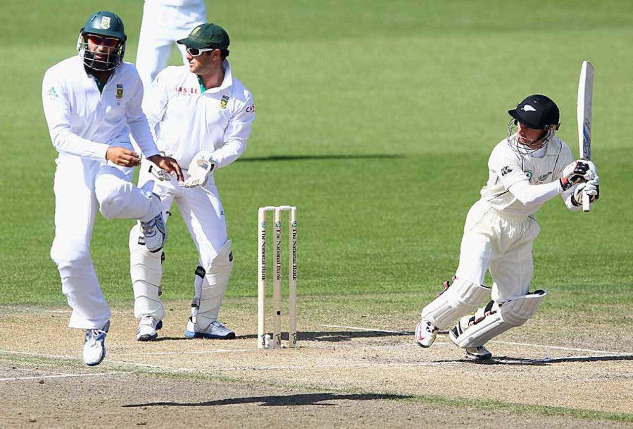 Kruger van Wyk cuts, New Zealand v South Africa, 2nd Test, Hamilton, 3rd day, March 17, 2012