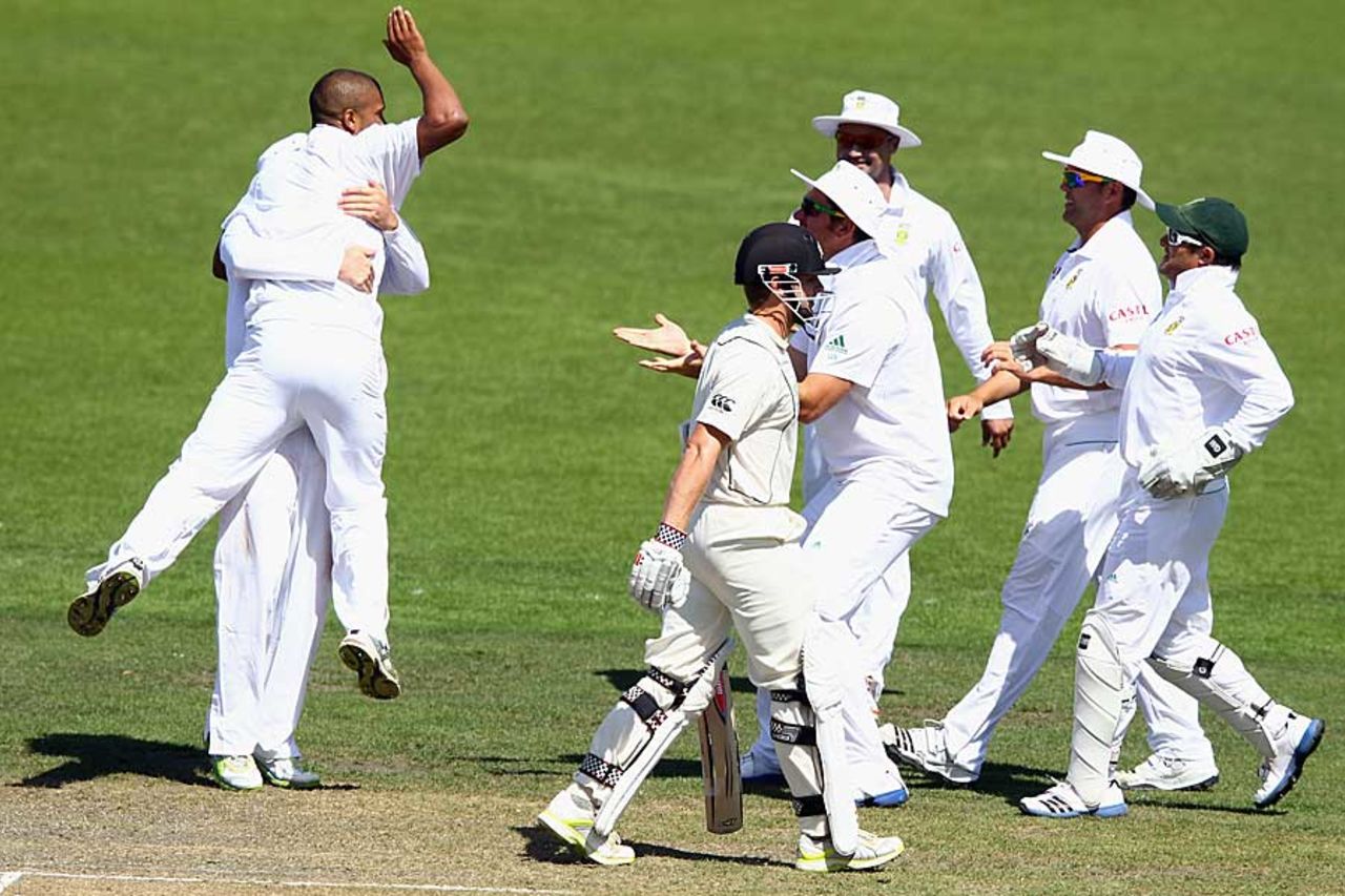 Vernon Philander had Kane Williamson caught behind, New Zealand v South Africa, 2nd Test, Hamilton, 3rd day, March 17, 2012