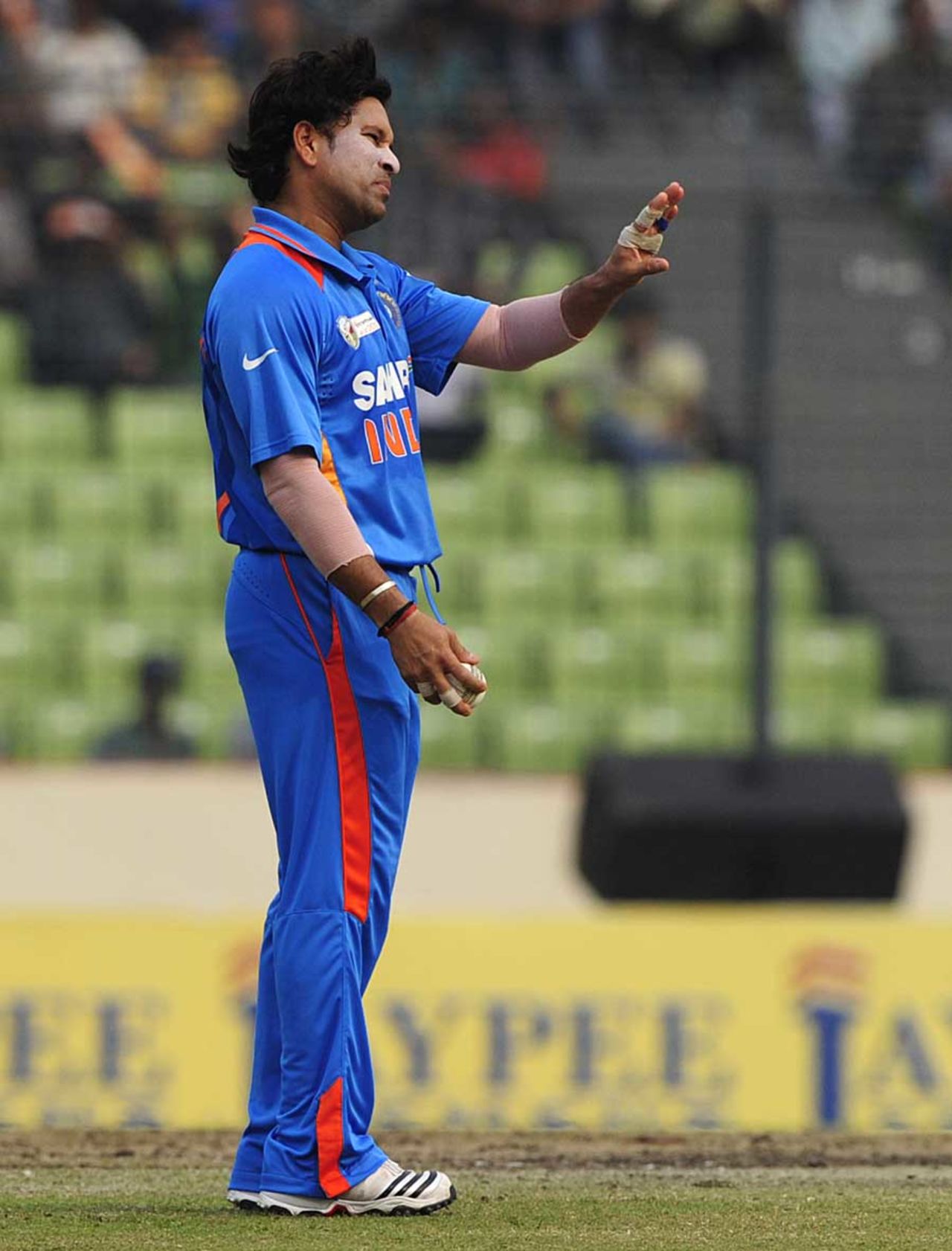 Sachin Tendulkar sets his field, India v Pakistan, Asia Cup, Mirpur, March 18, 2012