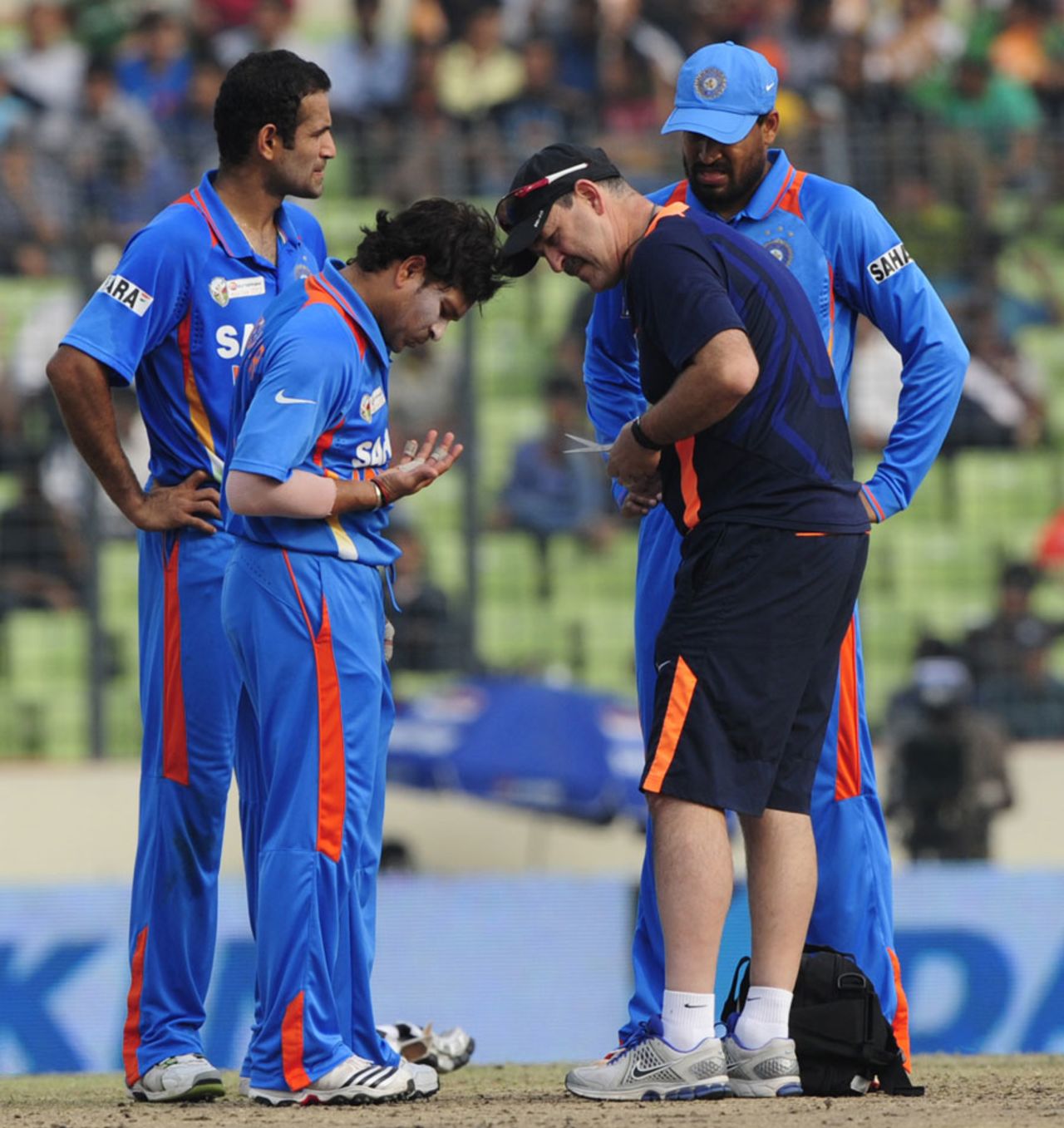 Sachin Tendulkar receives treatment after hurting his finger, India v Pakistan, Asia Cup, Mirpur, March 18, 2012