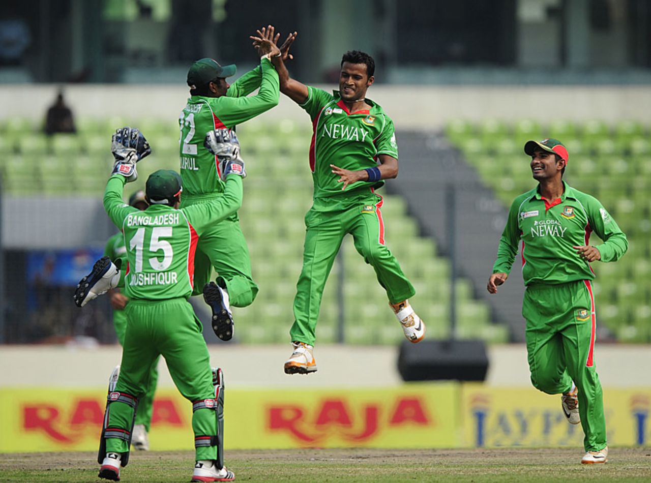 Nazmul Hossain is pumped up after an early wicket, Bangladesh v Sri Lanka, Asia Cup, Mirpur, March 20, 2012