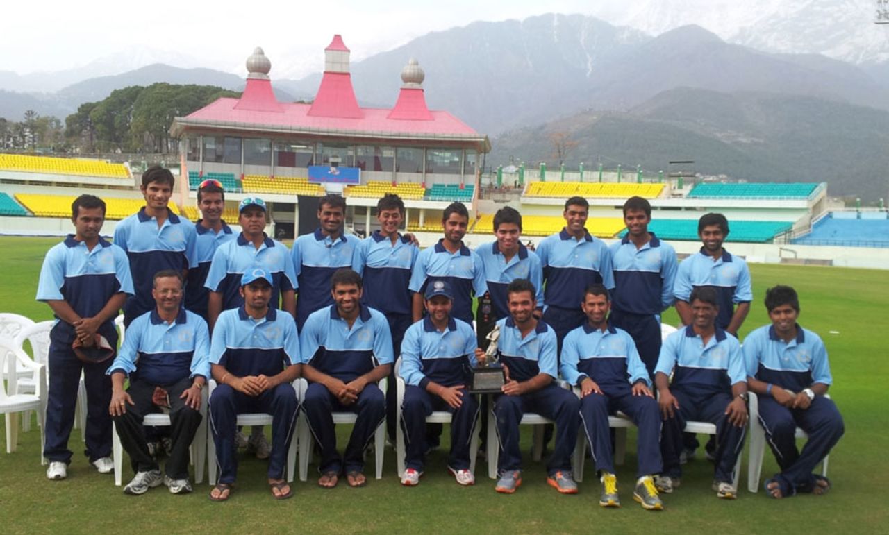 West Zone pose with the Deodhar Trophy, West Zone v North Zone, final, Deodhar Trophy 2011/12, Dharamsala, March 19, 2012
