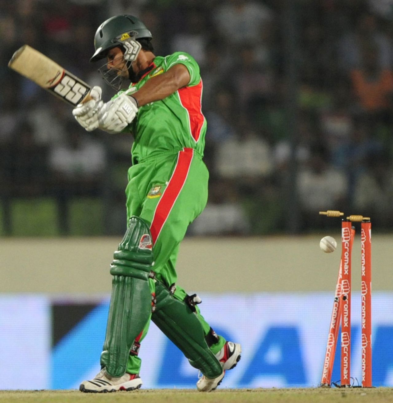 Nazimuddin is bowled, Bangladesh v Sri Lanka, Asia Cup, Mirpur, March 20, 2012