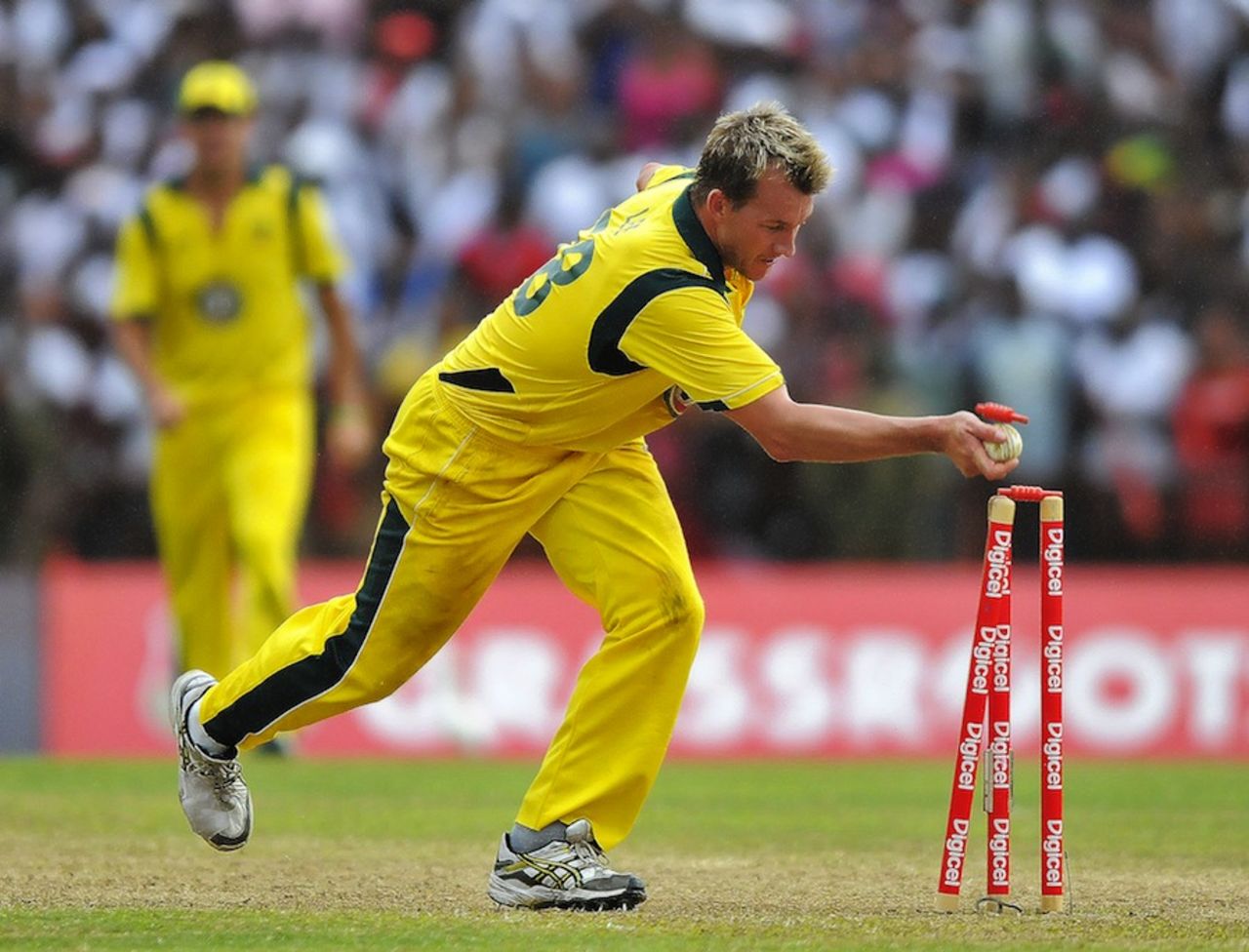 Brett Lee runs out Darren Sammy to tie the game, West Indies v Australia, 3rd ODI, St Vincent, March 20, 2012