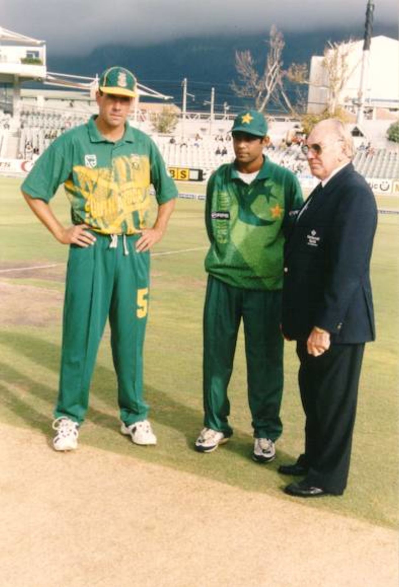 Standard Bank Final South Africa v Pakistan at Newlands, 23 April 1998 The Toss: Hansie Cronje, Rashid Latif and ICC match referee John Reid