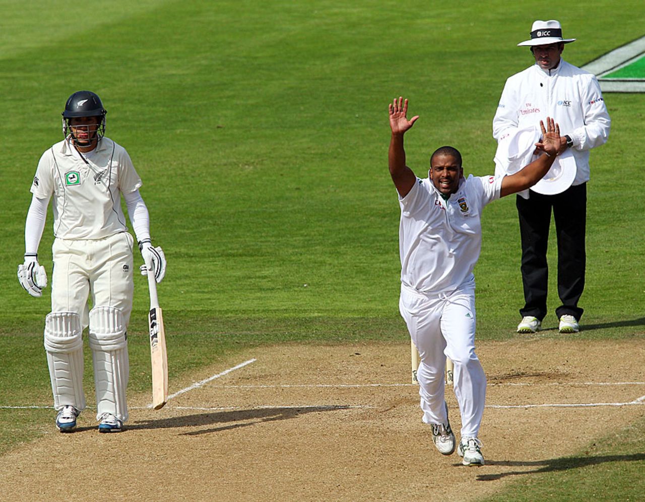 Vernon Philander celebrates a wicket, New Zealand v South Africa, 3rd Test, Wellington, 4th day, March 26, 2012
