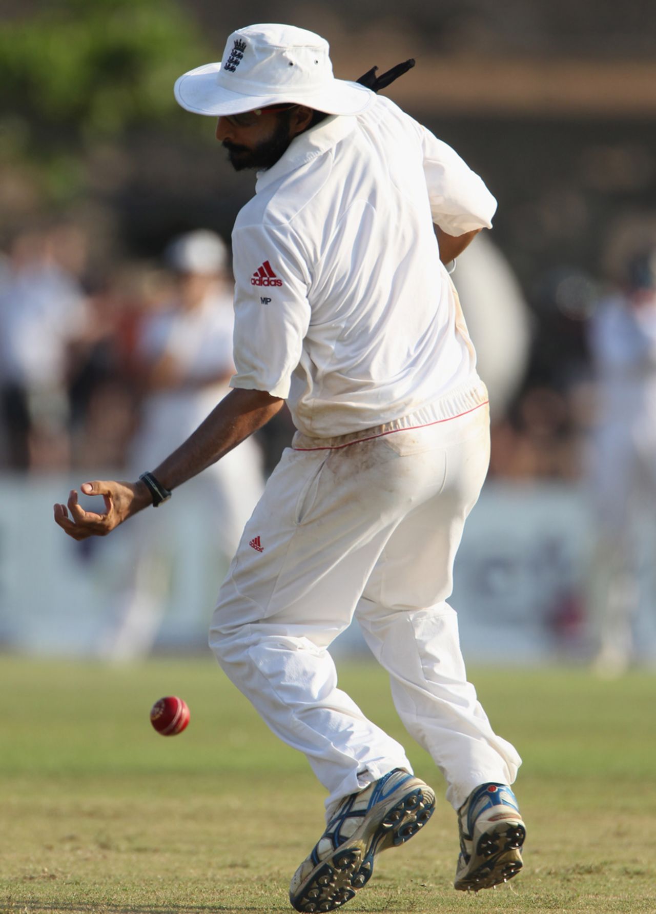 Monty Panesar puts down Mahela Jayawardene's catch, Sri Lanka v England, 1st Test, Galle, 1st day, March 26, 2012
