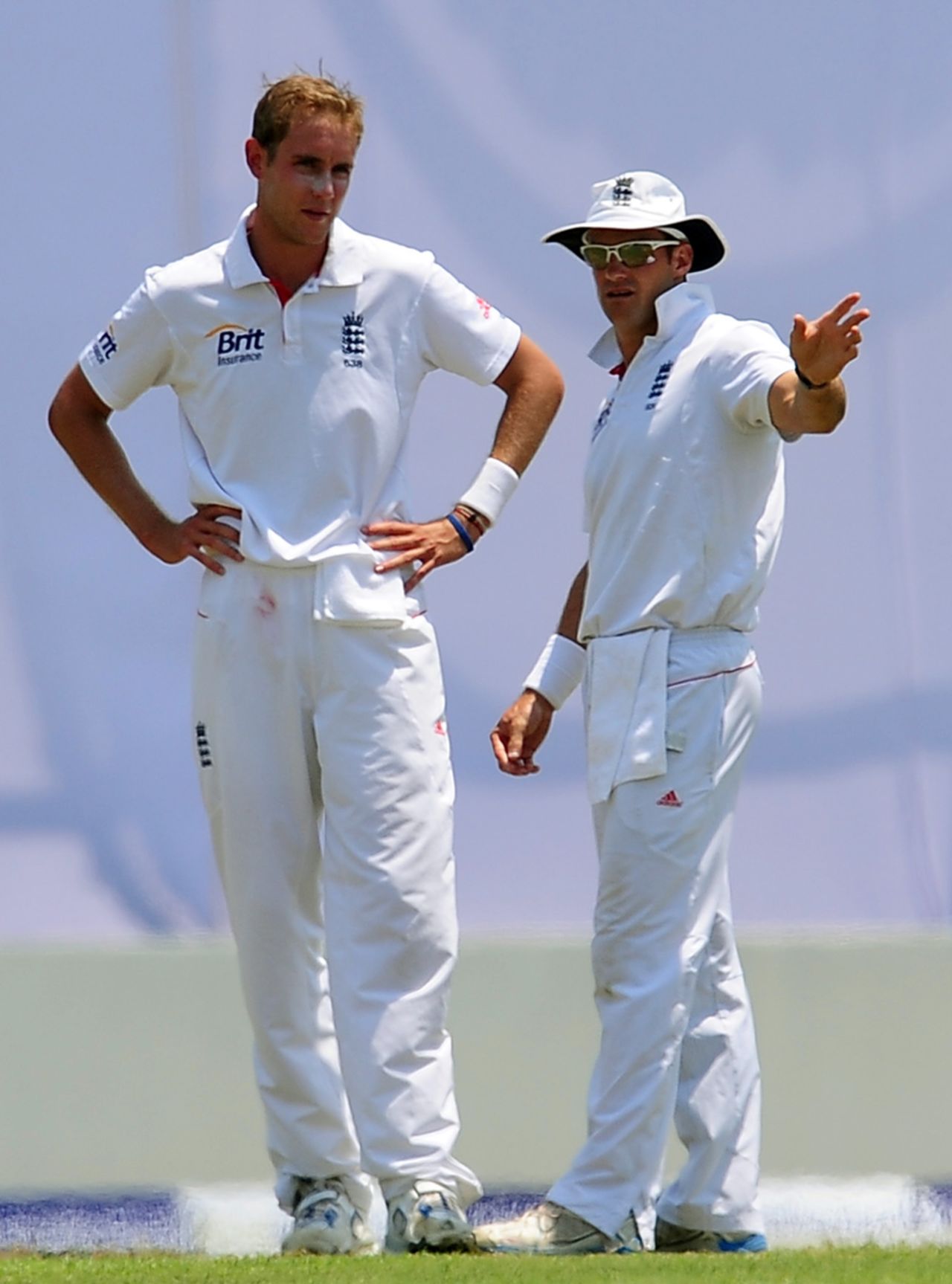 Stuart Broad and Andrew Strauss have a chat, Sri Lanka v England, 1st Test, Galle, 1st day, March 26, 2012