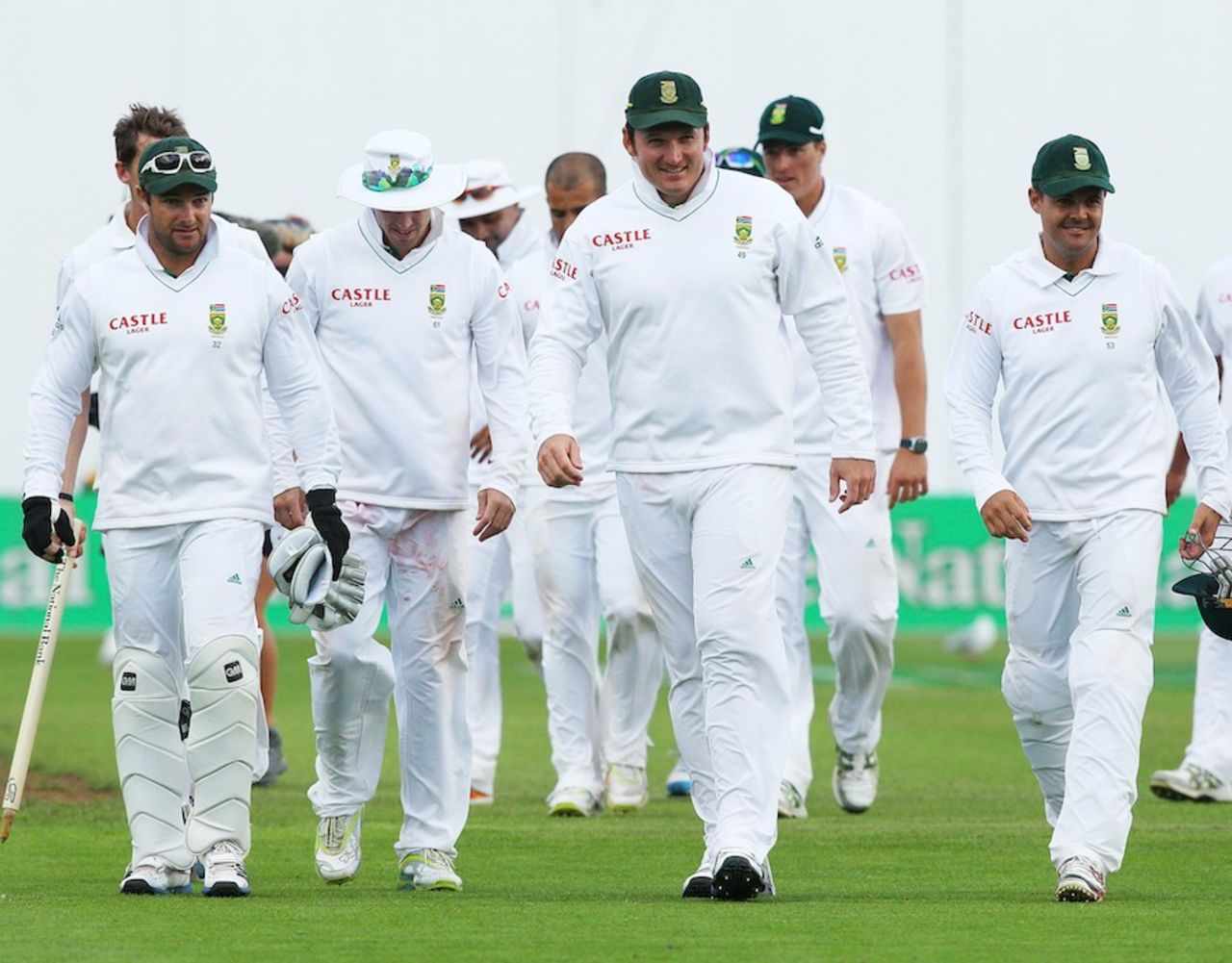 Graeme Smith leads his players off the field, New Zealand v South Africa, 3rd Test, Wellington, 5th day, March 27, 2012