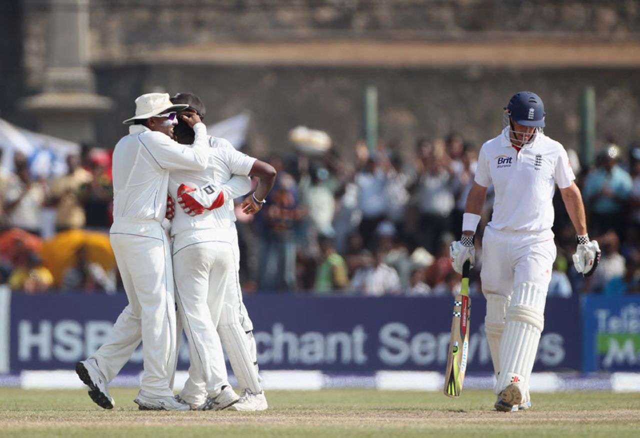 Andrew Strauss is caught by Tillakaratne Dilshan off the bowling of Rangana Herath, Sri Lanka v England, 1st Test, Galle, 3rd day, March 28, 2012