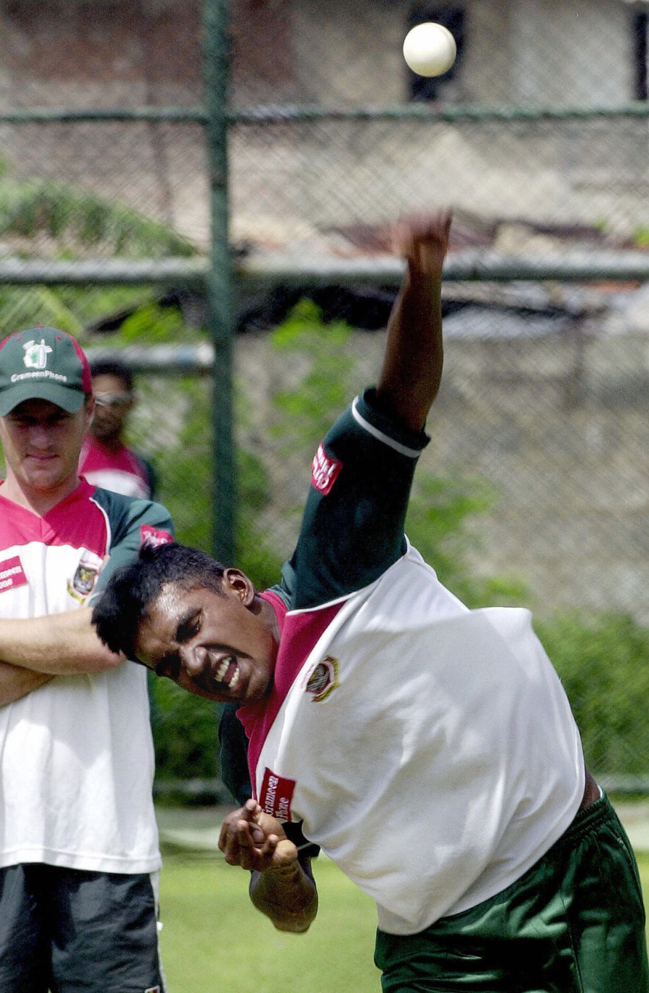 Manzural Islam bowls in the nets, Colombo, July 22, 2004