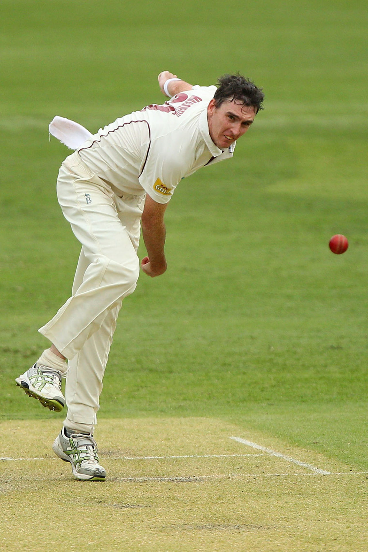 Steve Magoffin bowls during his 2 for 33, Queensland v South Australia, Brisbane, March, 8, 2012