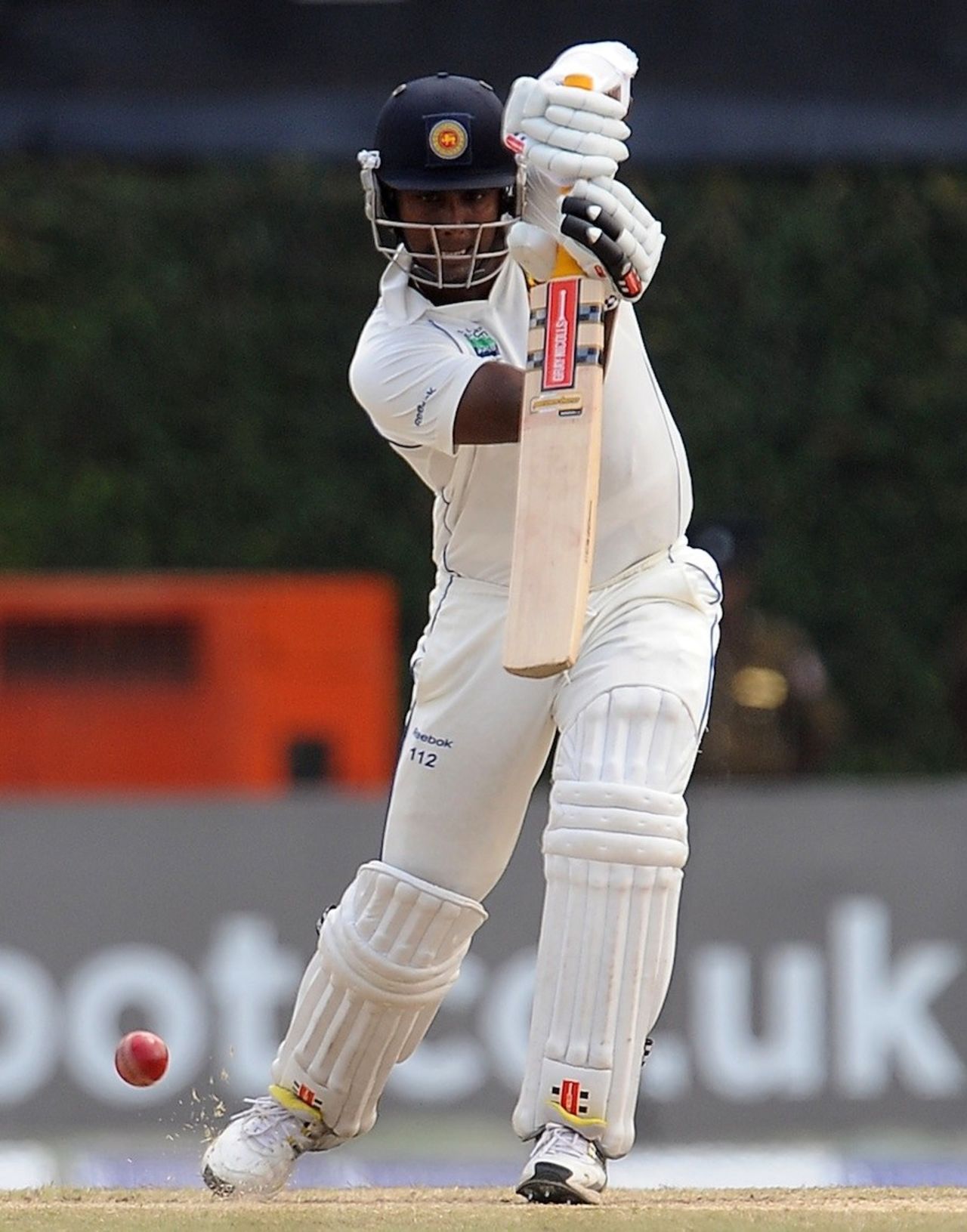 Angelo Mathews resisted with 46, Sri Lanka v England, 2nd Test, Colombo, P Sara Oval, 5th day, April 7, 2012
