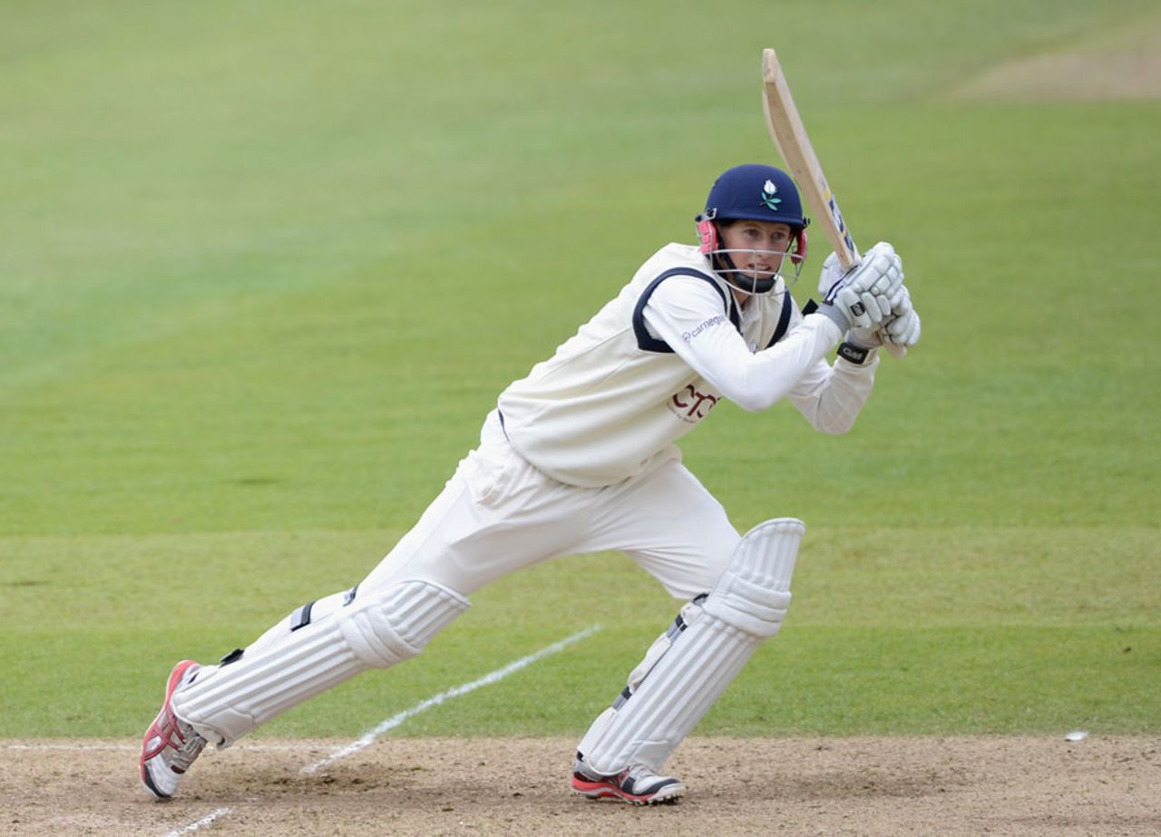 Joe Root tries to save the game for Yorkshire, Yorkshire v Kent, Headingley, 4th Day, April, 8, 2012