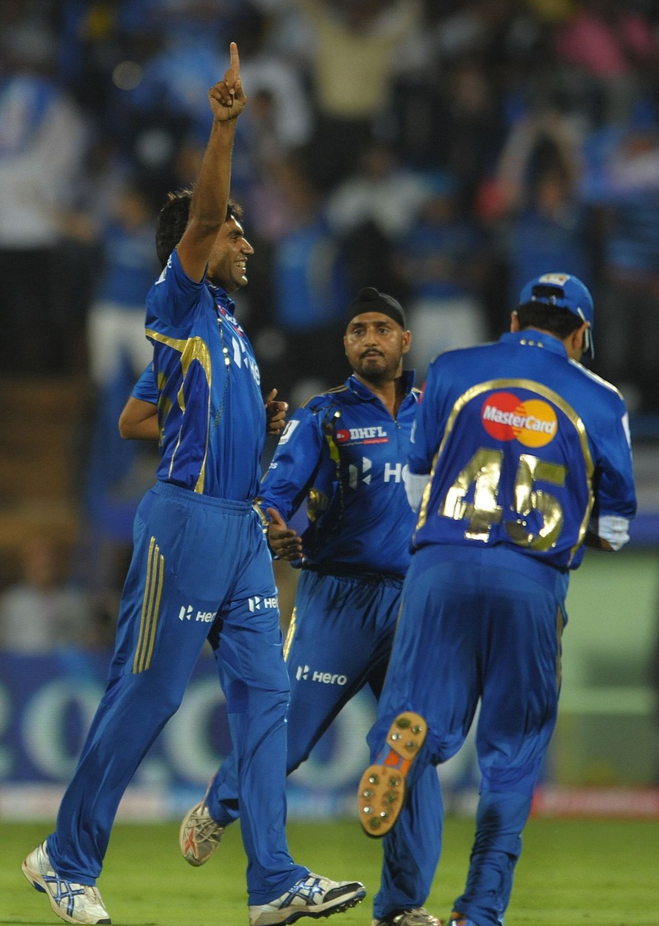 Munaf Patel celebrates a wicket, Deccan Chargers v Mumbai Indians, IPL 2012, Visakhapatnam, April 9, 2012
