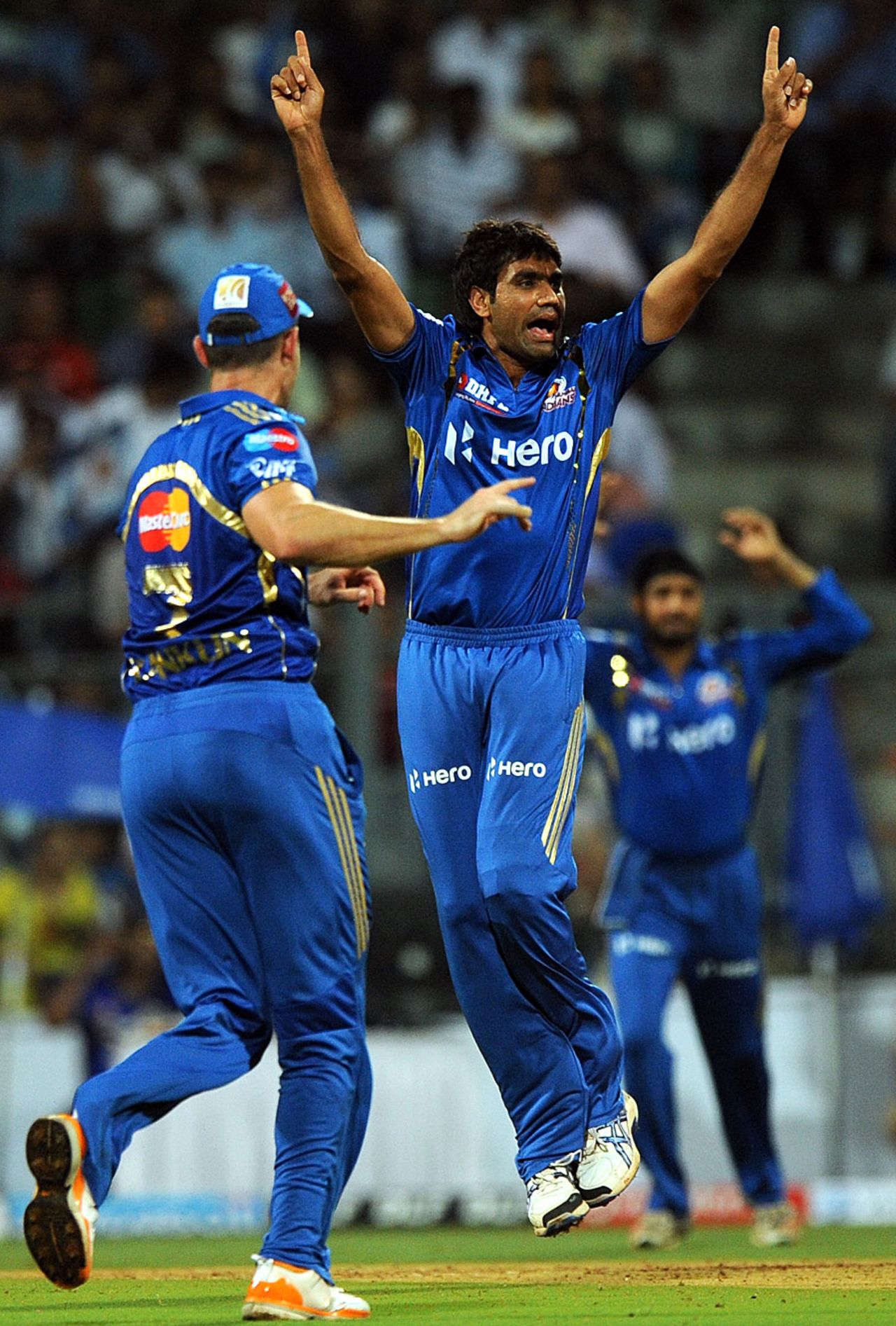 Munaf Patel took 4 for 28, Mumbai Indians v Rajasthan Royals, IPL, Mumbai, April 11, 2012