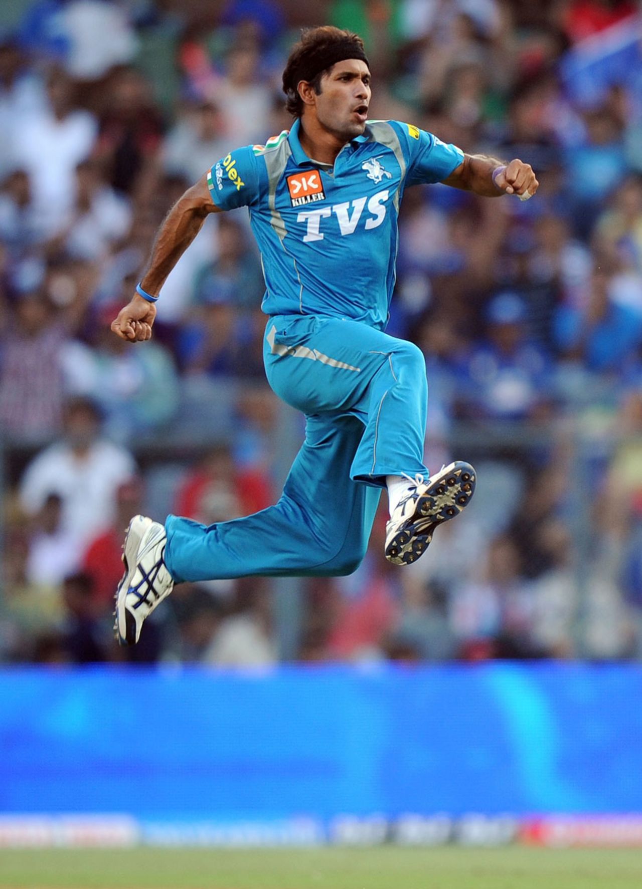 Ashok Dinda is ecstatic after claiming a wicket, Mumbai Indians v Pune Warriors India, IPL, Mumbai, April 6, 2012