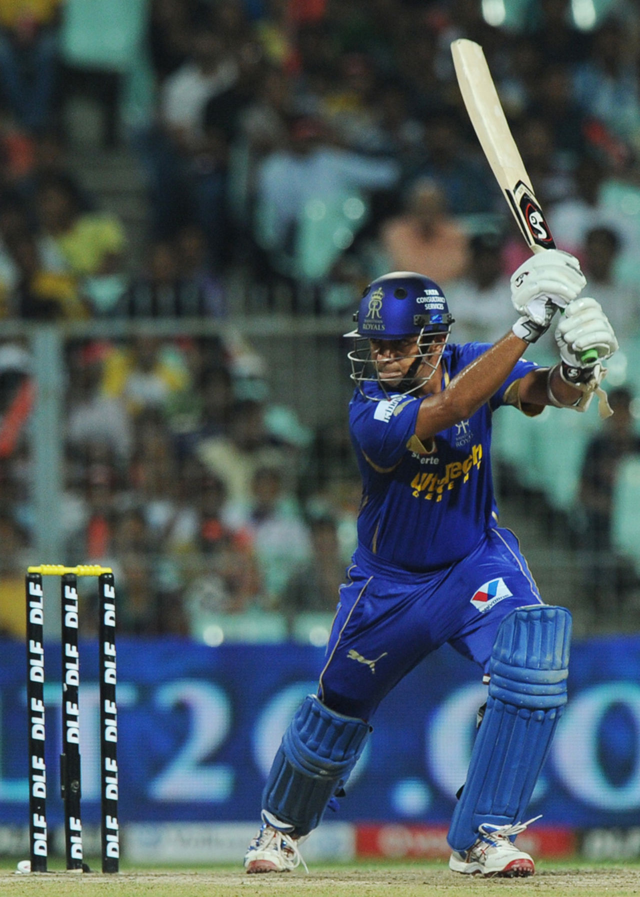 Rahul Dravid times one behind point, Kolkata Knight Riders v Rajasthan Royals, IPL 2012, Kolkata, April 13, 2012