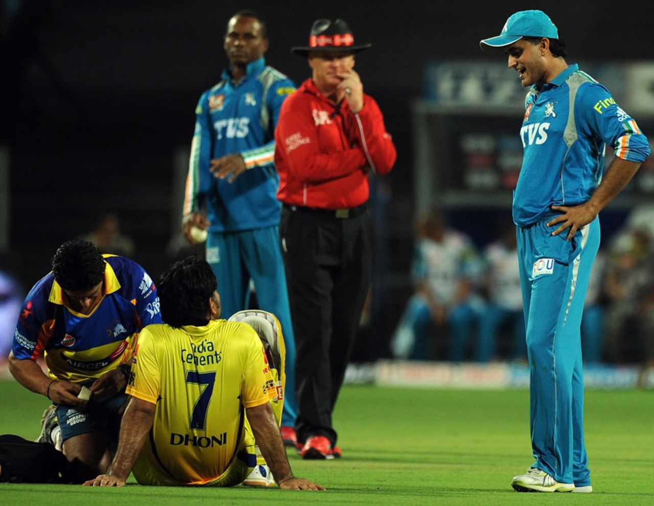 MS Dhoni chats with Sourav Ganguly while getting some treatment, Pune Warriors v Chennai Super Kings, IPL 2012, Pune, April 14, 2012