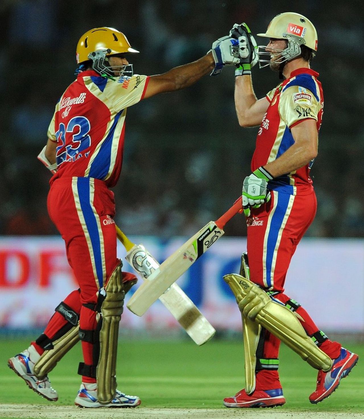 AB de Villiers and Tillakaratne Dilshan added 122 runs in 8.2 overs, Rajasthan Royals v Royal Challengers Bangalore, IPL, Jaipur, April 23, 2012