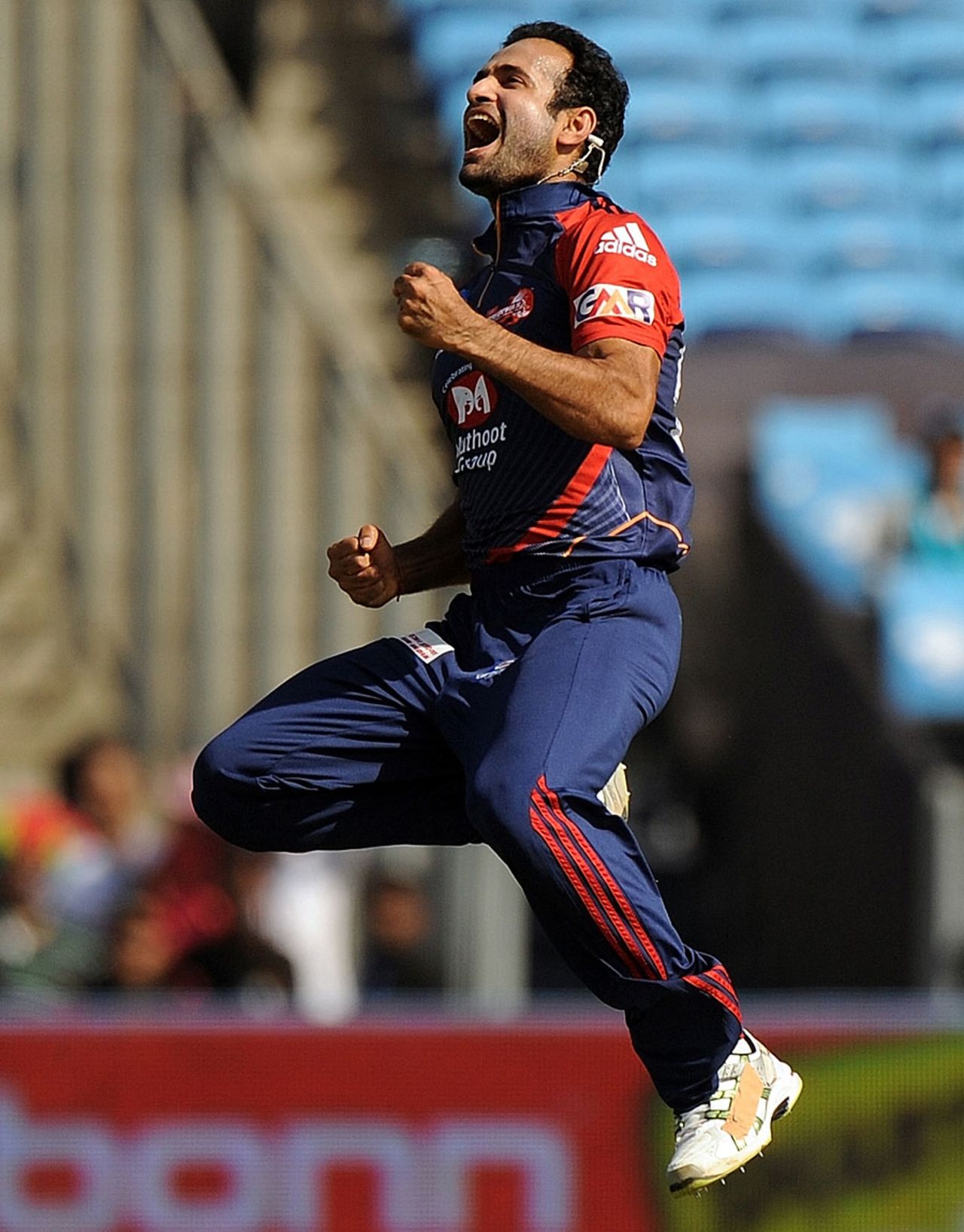 Irfan Pathan celebrates after striking in the first over, une Warriors v Delhi Daredevils, IPL, Pune, April 24, 2012
