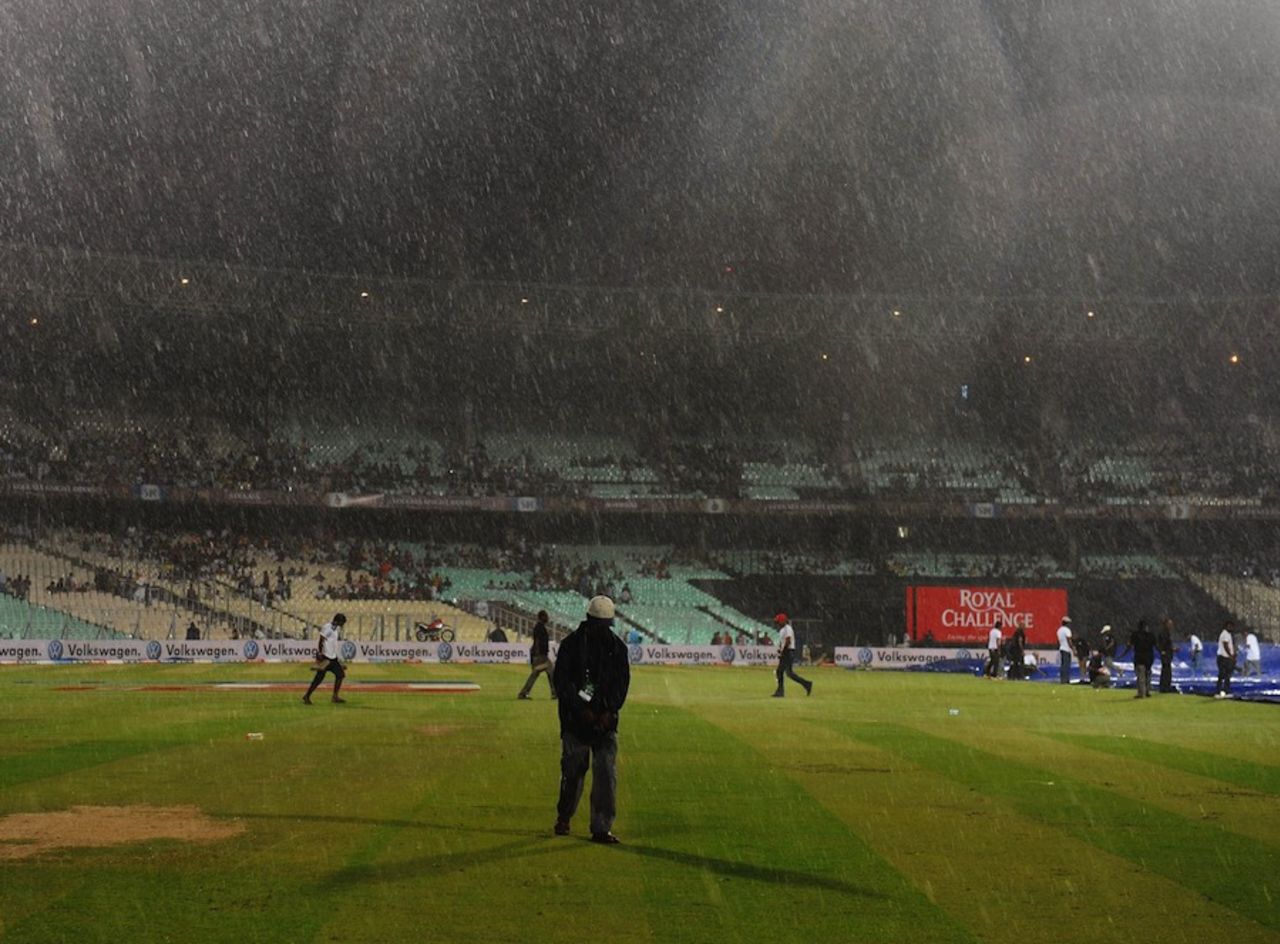 Heavy rain delayed the toss, Kolkata Knight Riders v Deccan Chargers, IPL, Eden Gardens, April 24, 2012