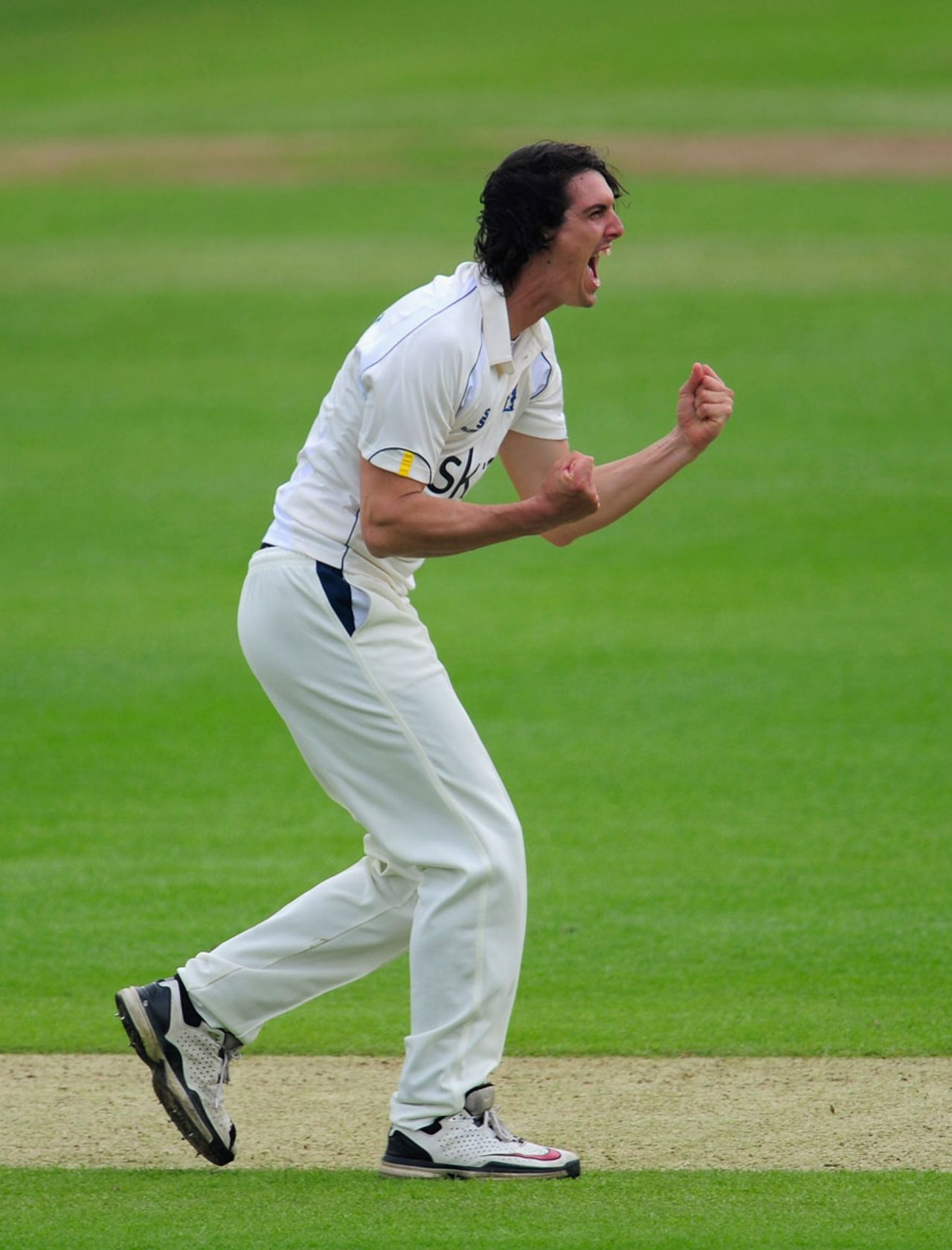 Chris Wright celebrates taking a wicket, Warwickshire v Durham, County Championship, Division One, Edgbaston, 1st day, May 2, 2012