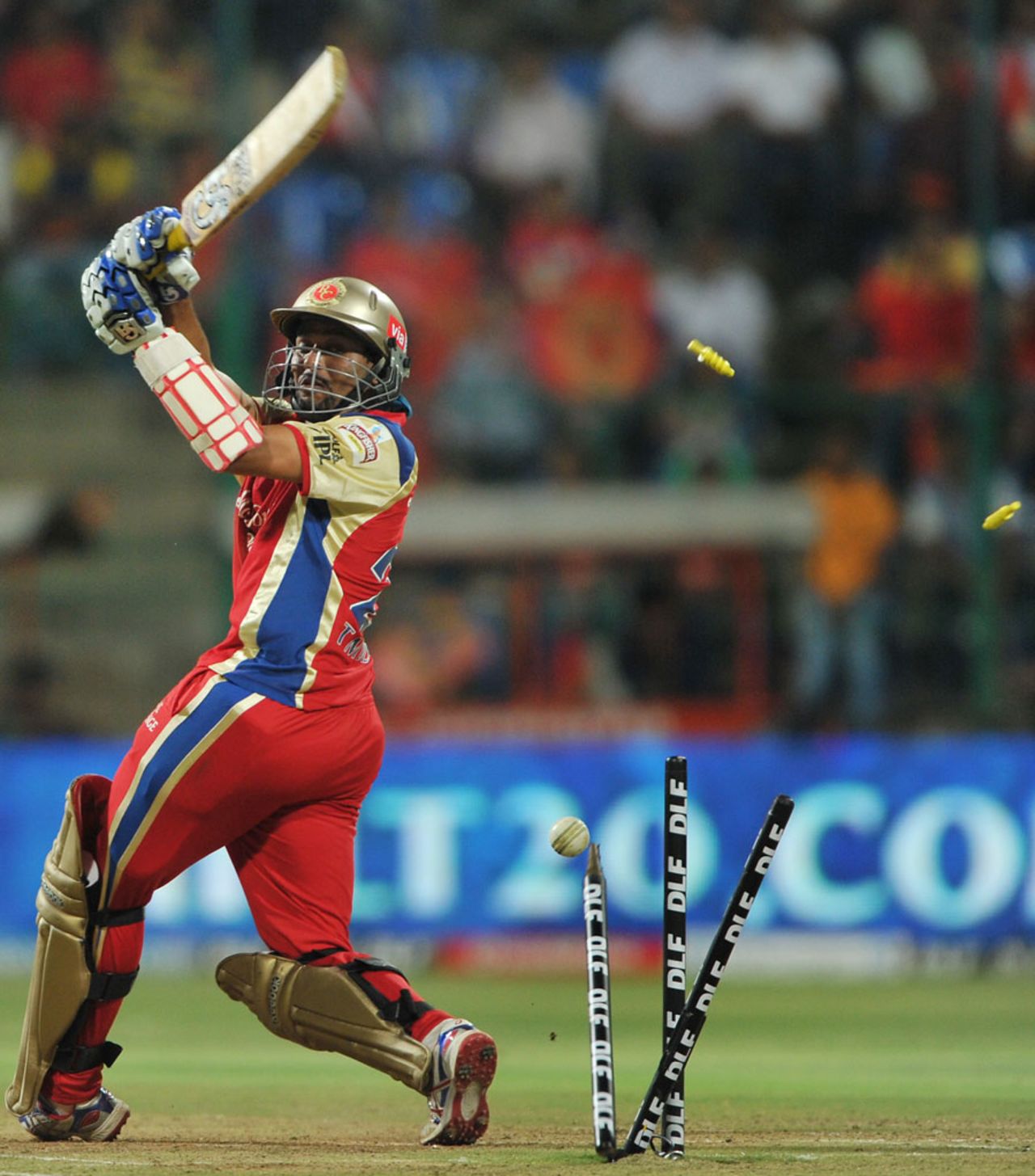 Tillakaratne Dilshan is bowled, Royal Challengers Bangalore v Deccan Chargers, IPL 2012, May 6, 2012