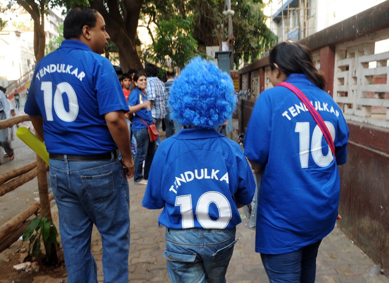 Sachin Tendulkar fans make their way to the Wankhede stadium, Mumbai Indians v Royal Challengers Bangalore, Mumbai, IPL, May 9, 2012 
