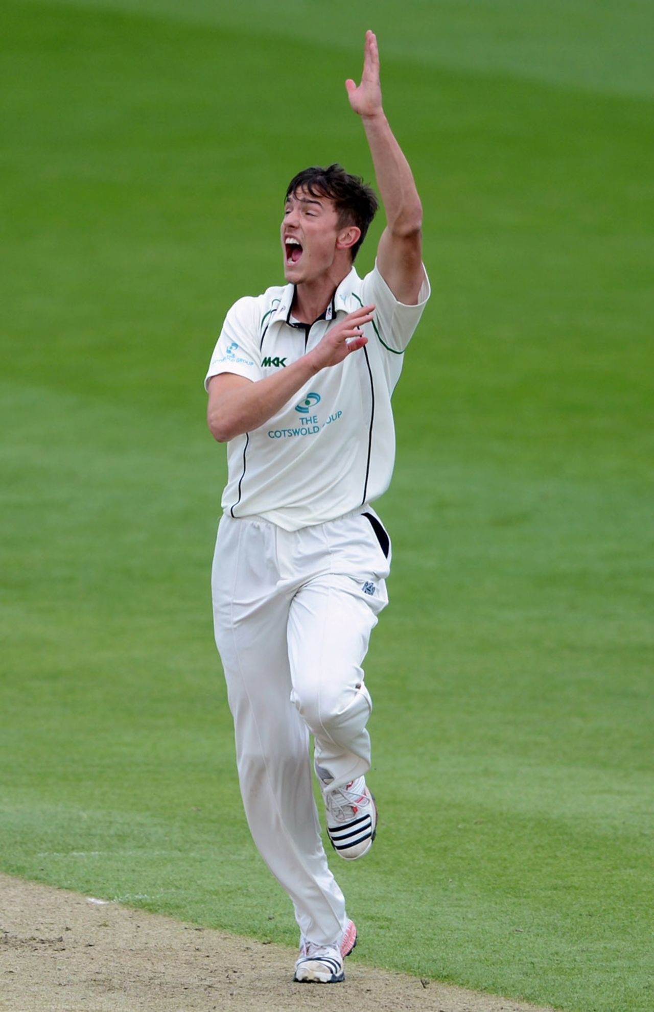 Richard Jones took four wickets as Surrey were forced to follow on, Worcestershire v Surrey, County Championship, Division One, 3rd day, New Road, May 11, 2012
