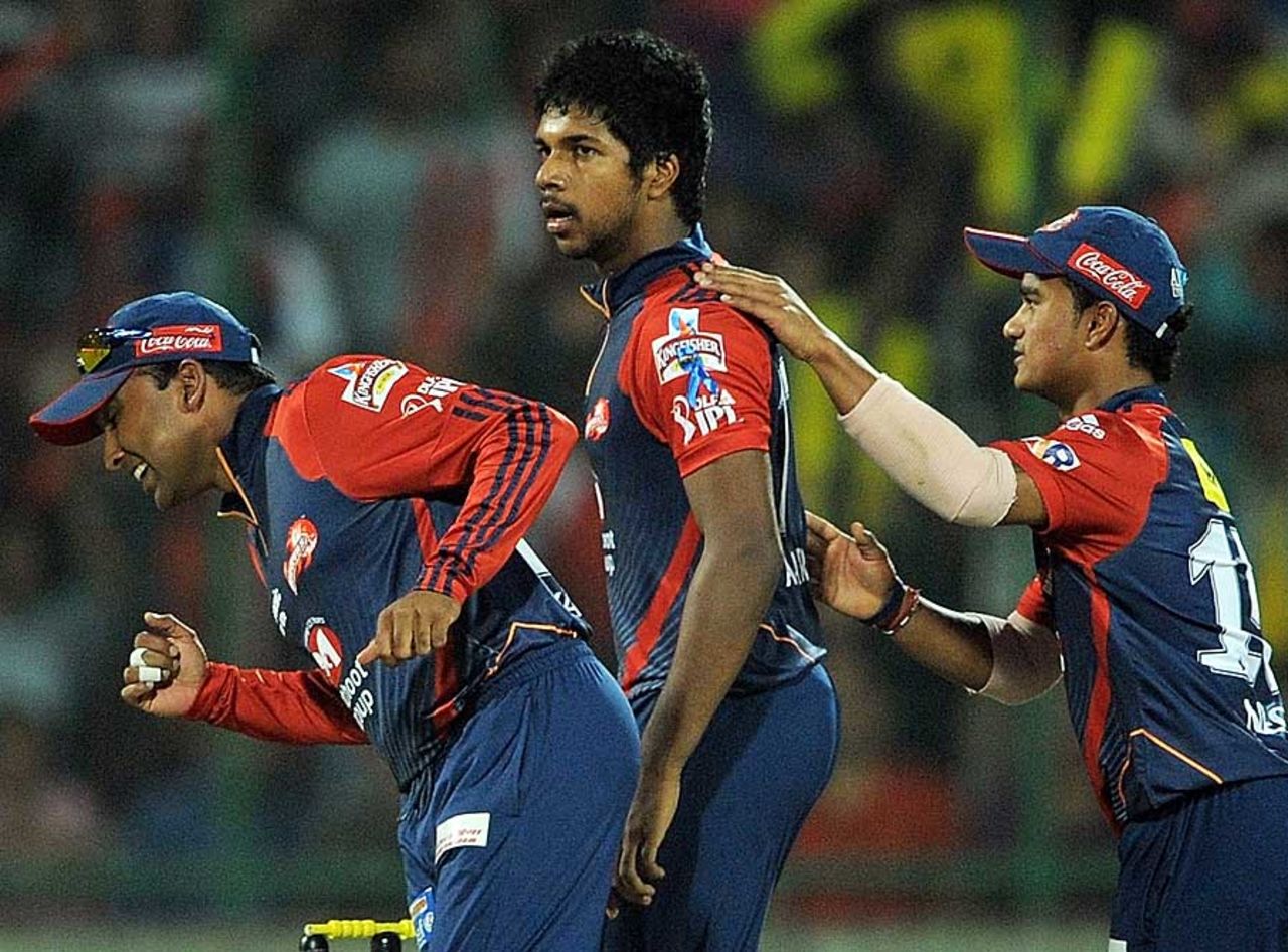 Varun Aaron dismissed Tillakaratne Dilshan, Delhi Daredevils v Royal Challengers Bangalore, IPL 2012, Delhi