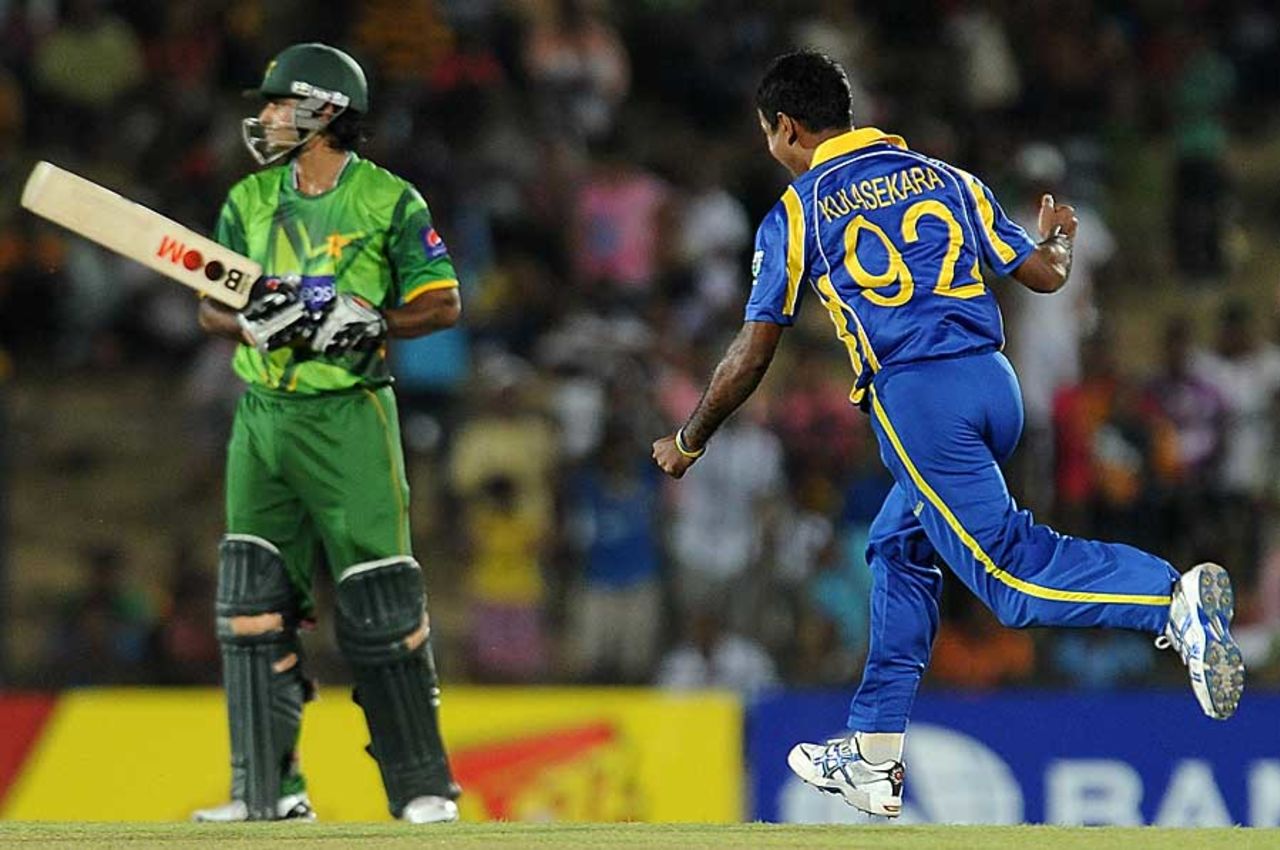 Nuwan Kulasekara dismissed Mohammad Hafeez first ball, Sri Lanka v Pakistan, 1st T20I, Hambantota