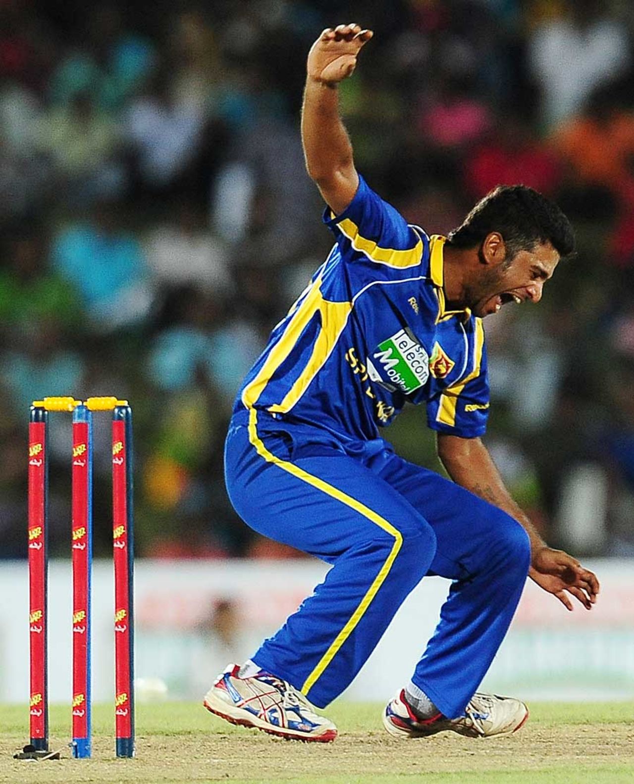 Kaushal Lokuarachchi picked up two quick wickets, Sri Lanka v Pakistan, 2nd T20I, Hambantota