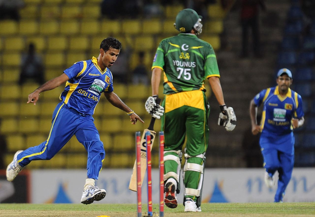 Nuwan Kulasekara accounted for Younis Khan, Sri Lanka v Pakistan, 1st ODI, Pallekele, June 7, 2012