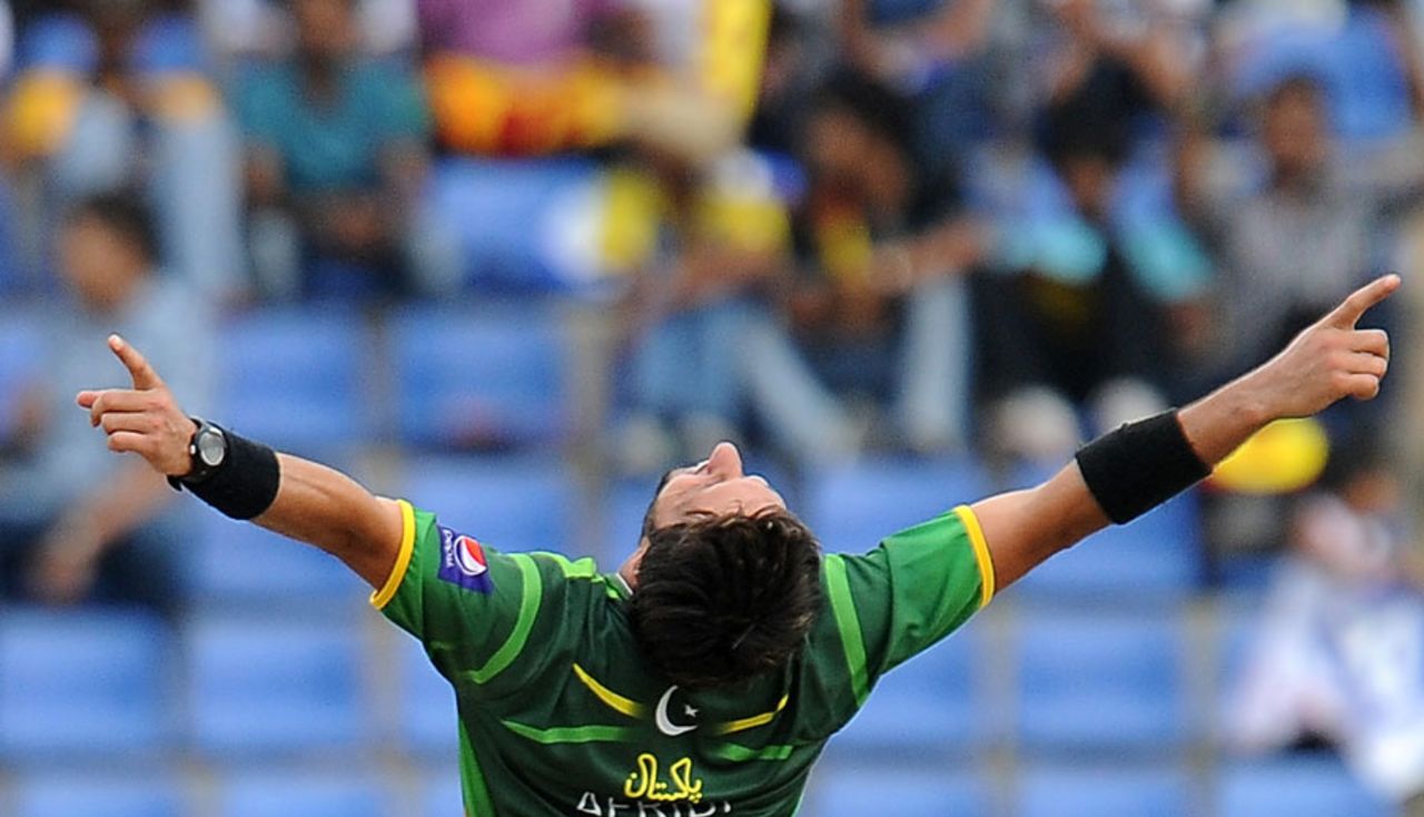 Shahid Afridi is ecstatic after claiming Dinesh Chandimal, Sri Lanka v Pakistan, 2nd ODI, Pallekele, June 9, 2012