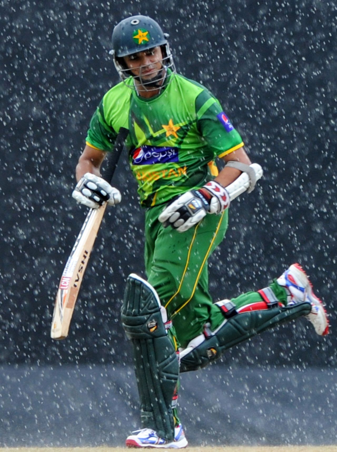 Azhar Ali takes off as heavy showers stopped play, Sri Lanka v Pakistan, 3rd ODI, Colombo, June 13, 2012