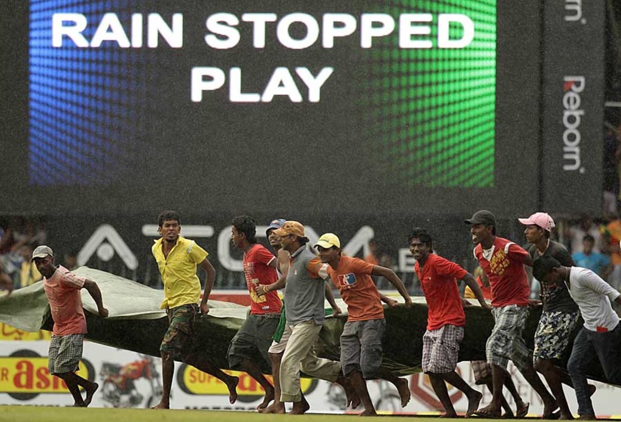 Rain interrupted play for more than an hour, Sri Lanka v Pakistan, 4th ODI, Colombo, June 16, 2012